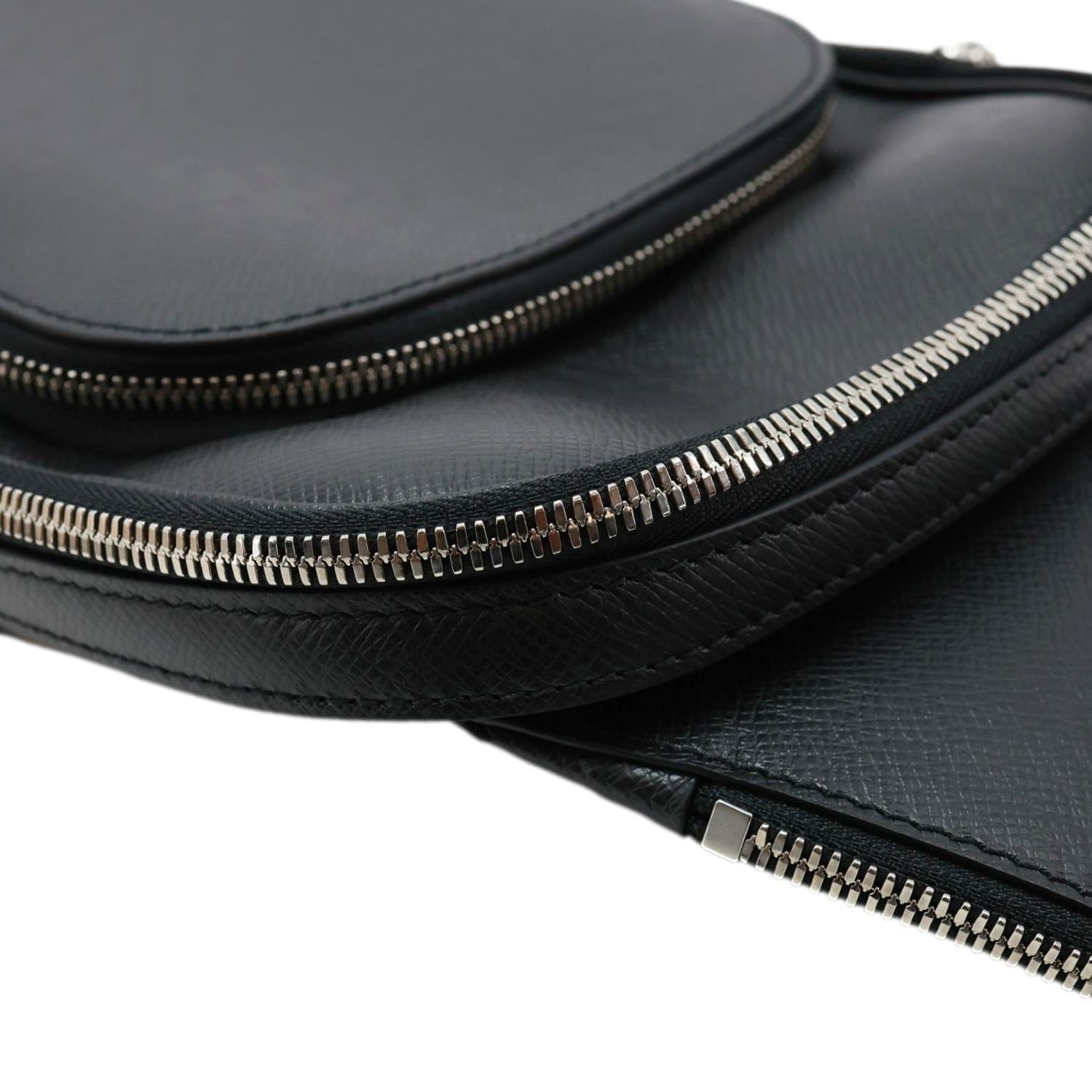 LOUIS VUITTON Avenue Sling Taiga Leather Backpack Black