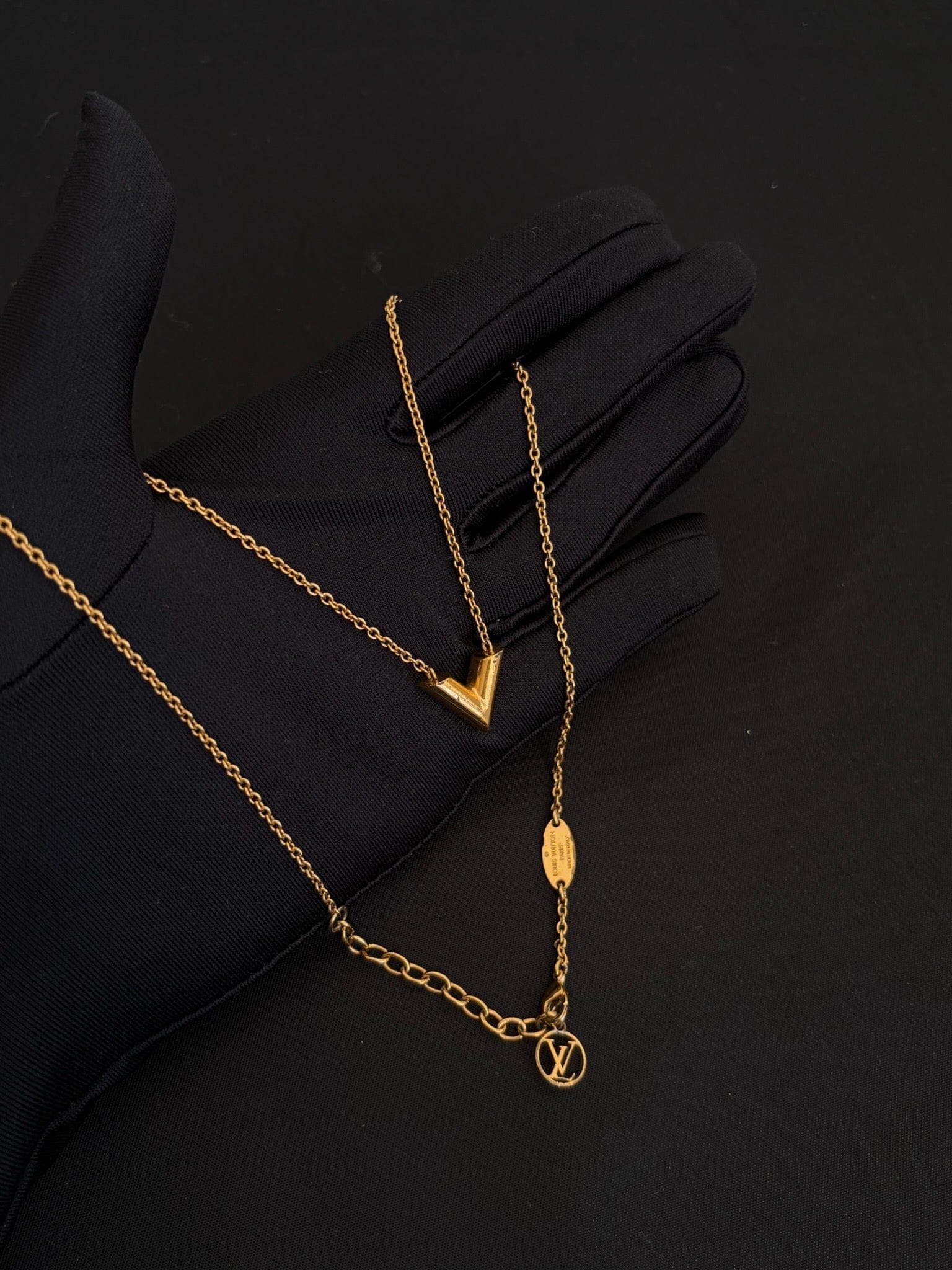 Louis Vuitton Gold Essential V Necklace
