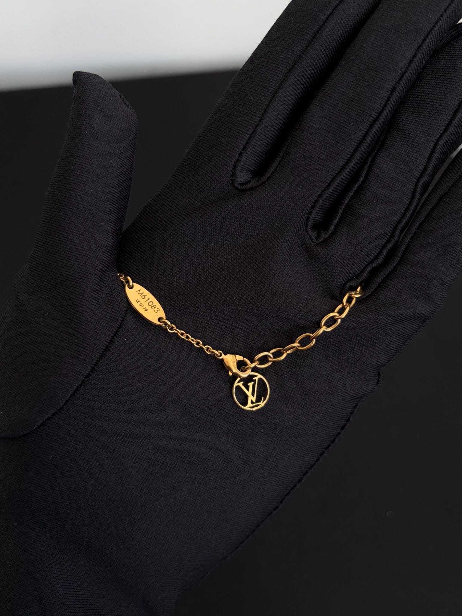 Louis Vuitton Gold Essential V Necklace