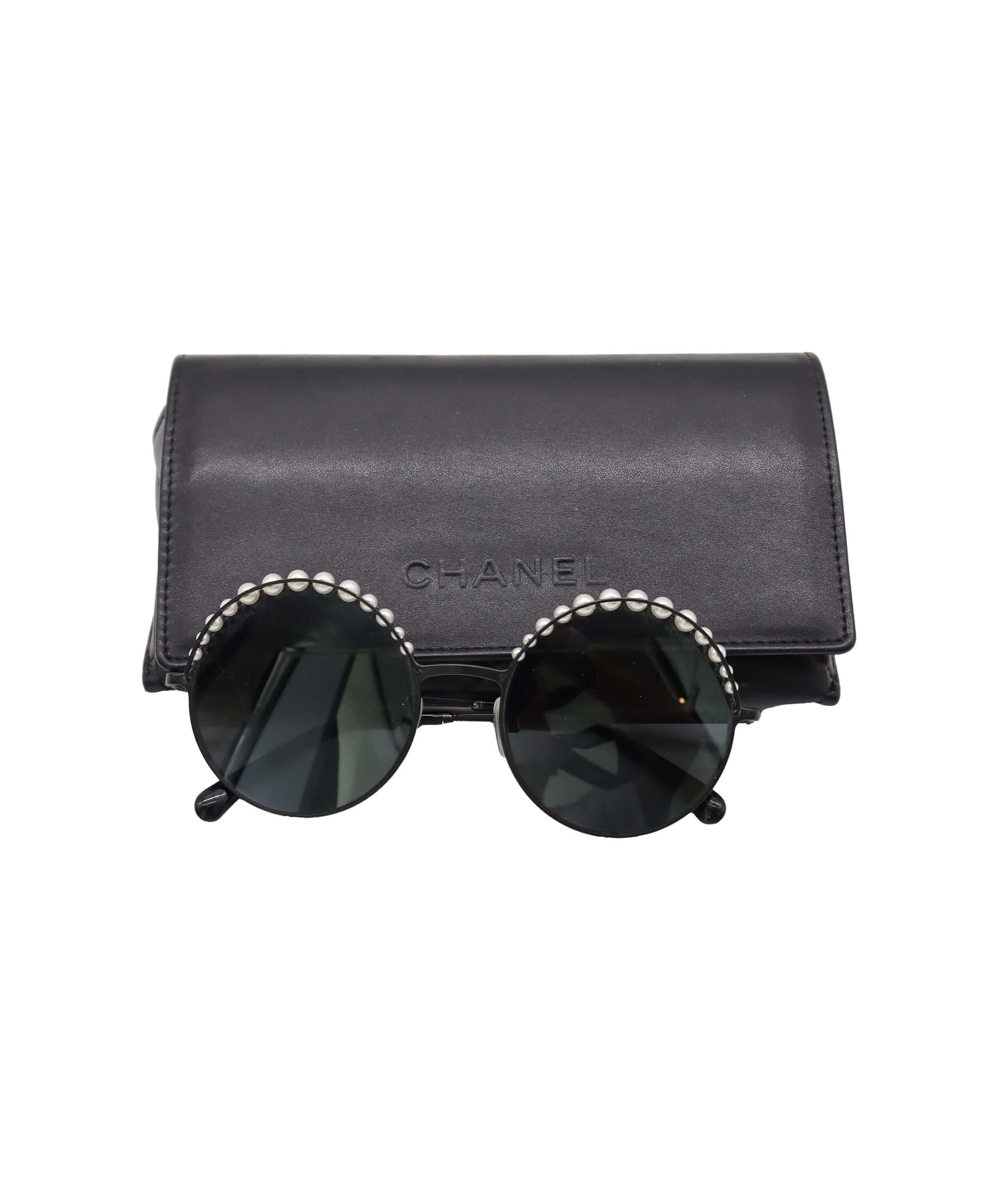 CHANEL PEARL EMBELLISHED ROUND BLACK BLACK ASC7309