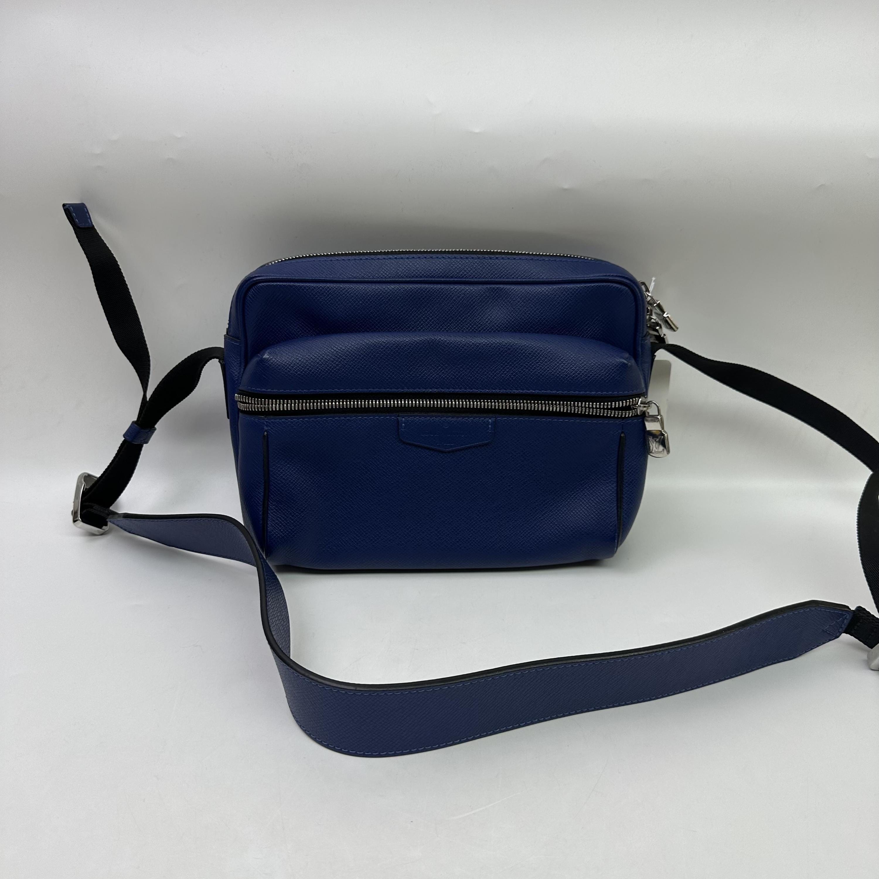 Louis Vuitton Blue Taiga Outdoor Messenger Bag C351184