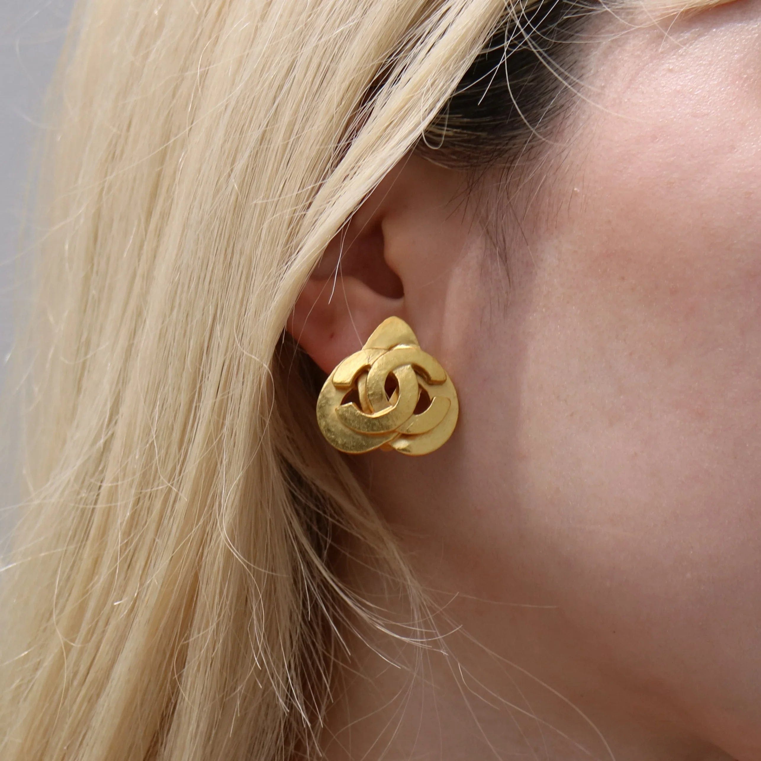 Chanel 1997 Heart Earrings Gold Small