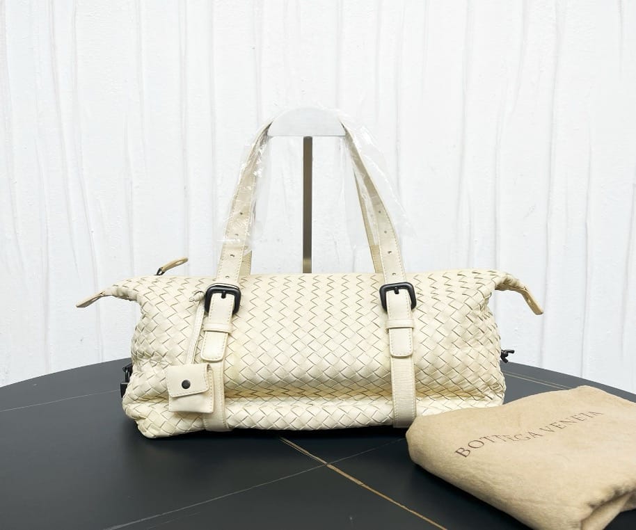 Bottega Veneta White Woven Boston Shoulder Bag 30 21900287