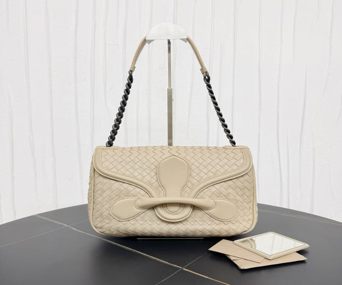 Bottega Veneta BV beige woven shoulder bag, size 30 14792166