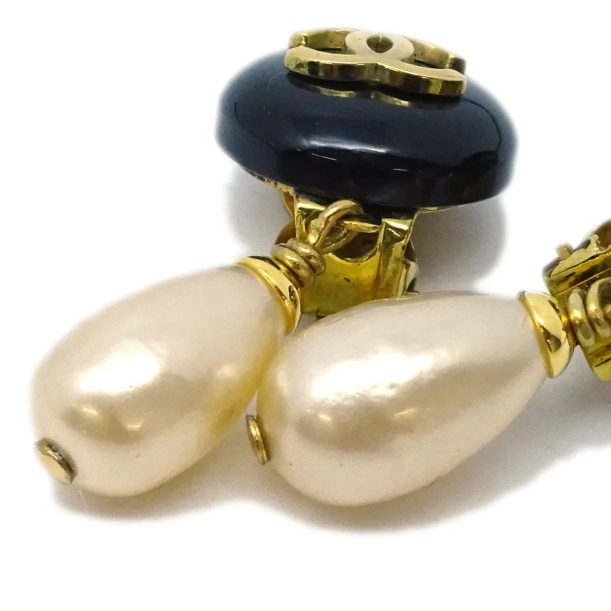 Chanel Artificial Pearl Dangle Earrings Clip - On Black 94P