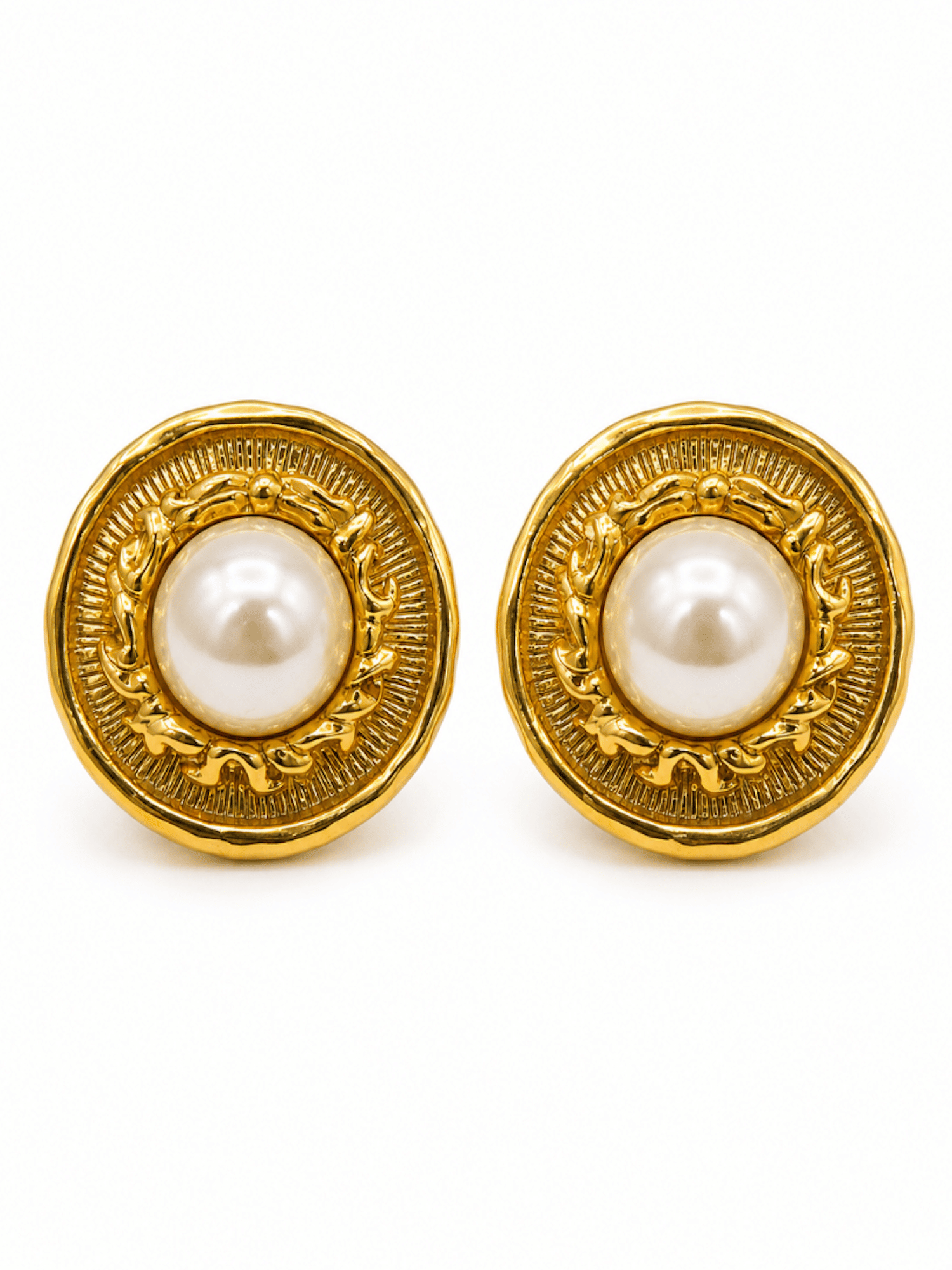 Chanel Vintage 24K Hammered Pearl Clip On Earrings Ivory