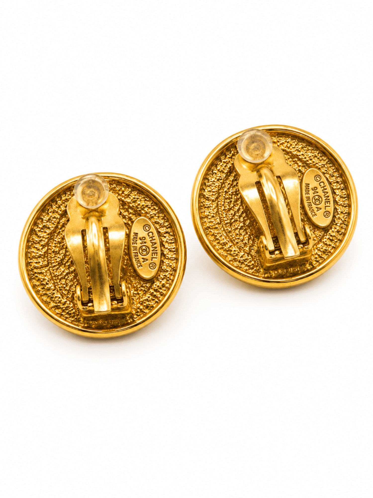 Chanel Vintage 24K Hammered Pearl Clip On Earrings Ivory