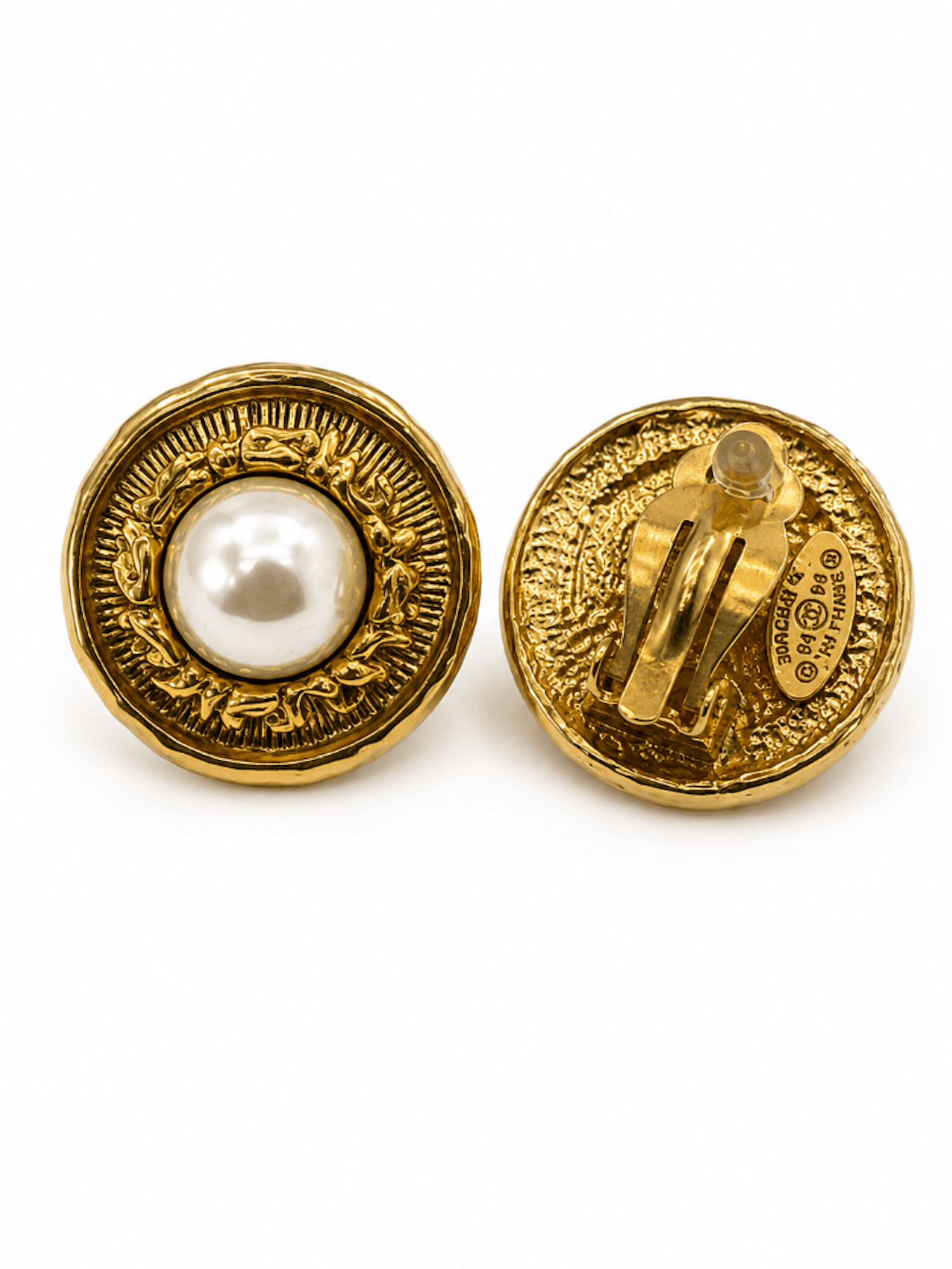 Chanel Vintage 24K Hammered Pearl Clip On Earrings Ivory