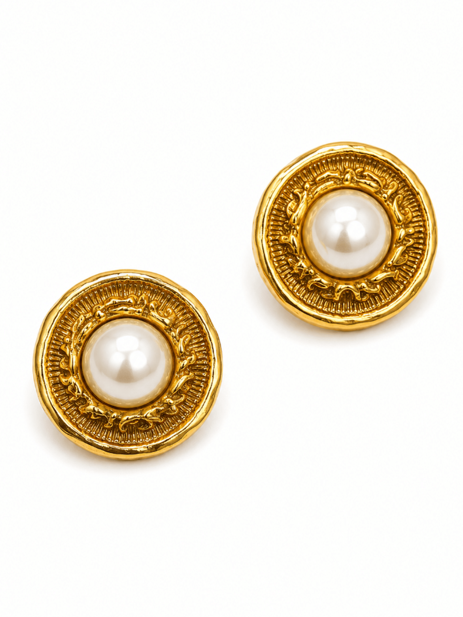 Chanel Vintage 24K Hammered Pearl Clip On Earrings Ivory