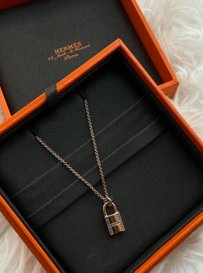 Hermes One Size Rose Gold And Blue Sapphire Kelly Cadenas Pendant ALTC0987