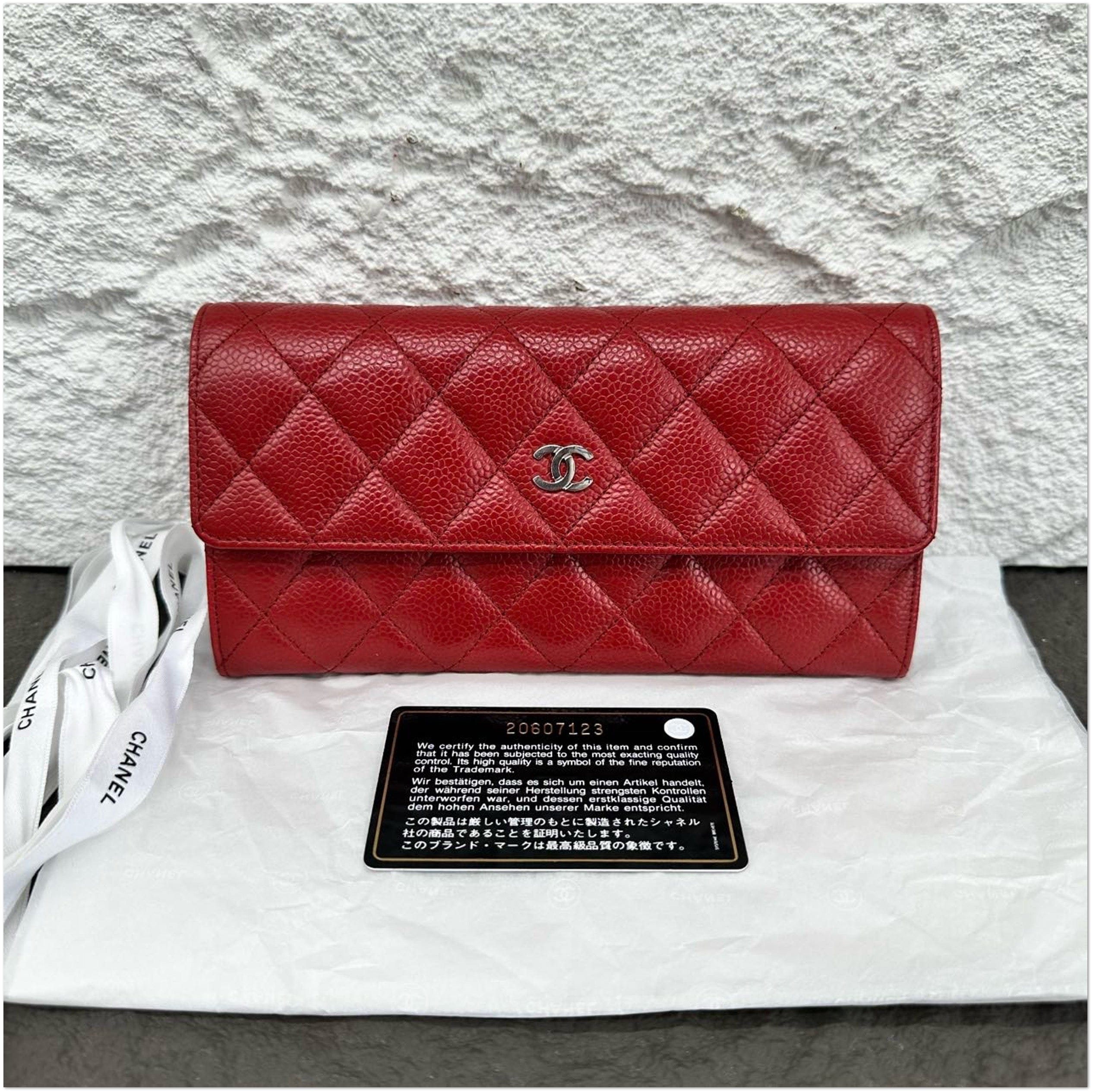 CHANEL Red Folding Wallet C19499819016