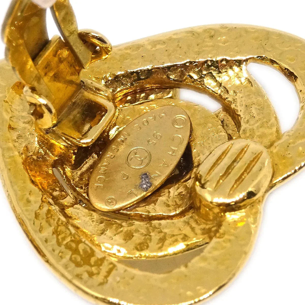 Chanel Gold Heart Earrings Clip - On 95P