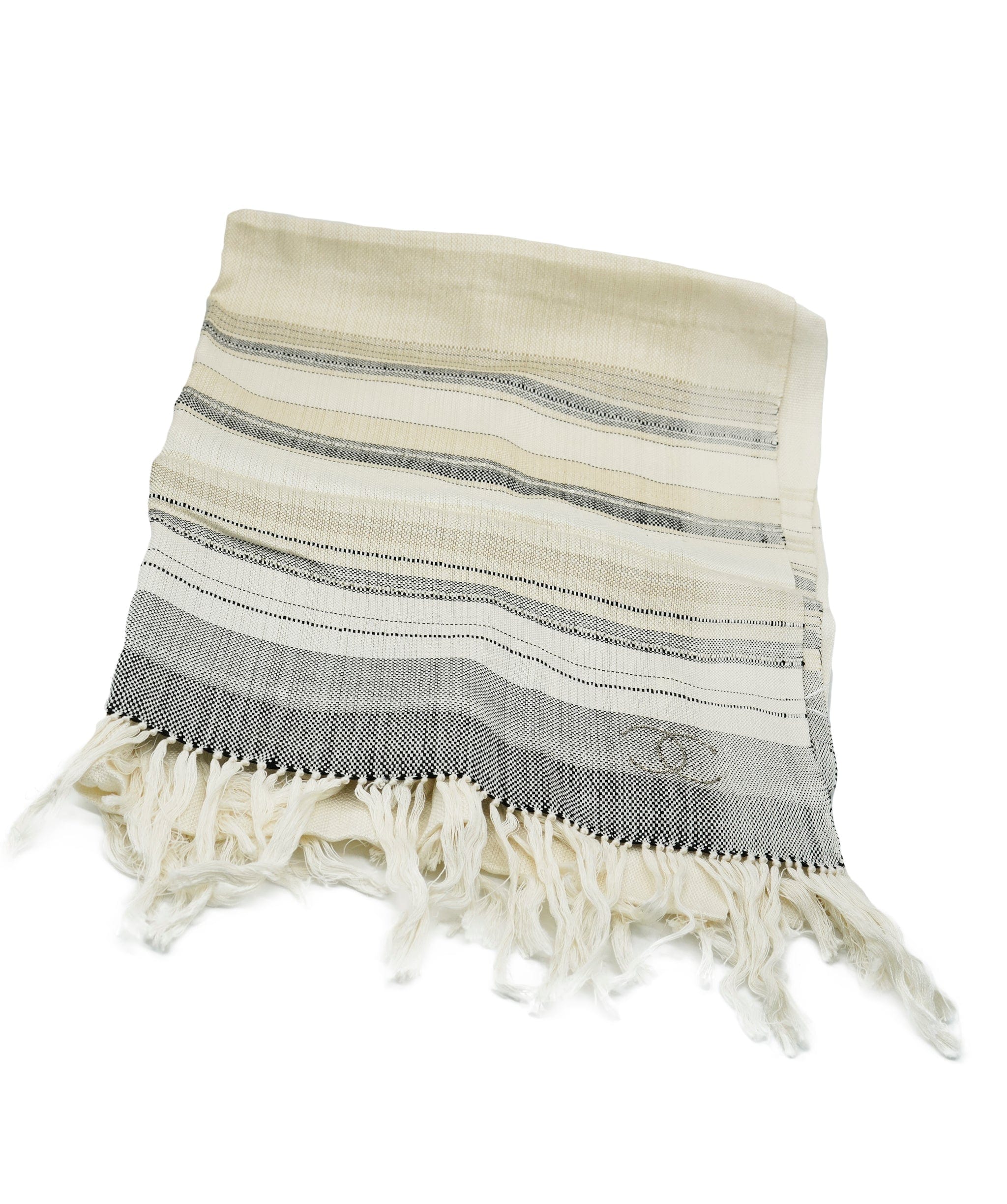 Chanel large Fouta, grey encrusted with pearls , excellent conditions DBXS3794