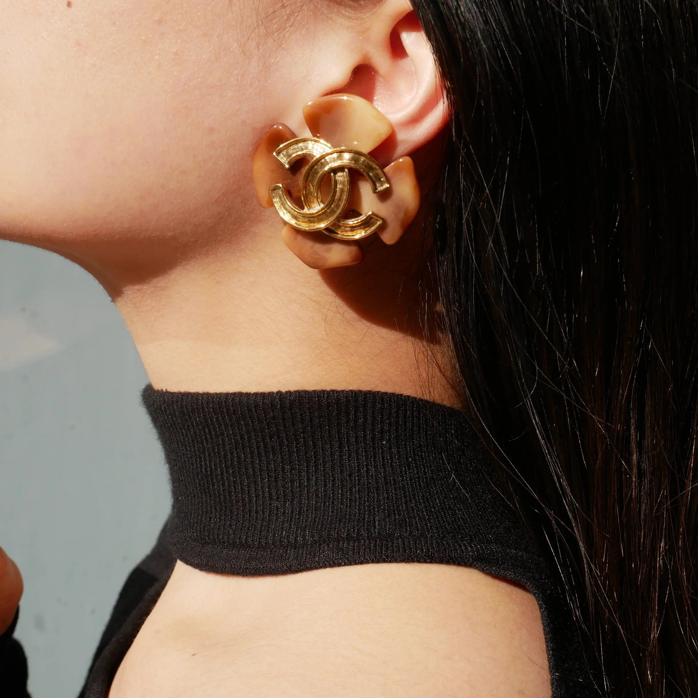 Chanel 1994 Tortoiseshell Earrings Clip - On Brown