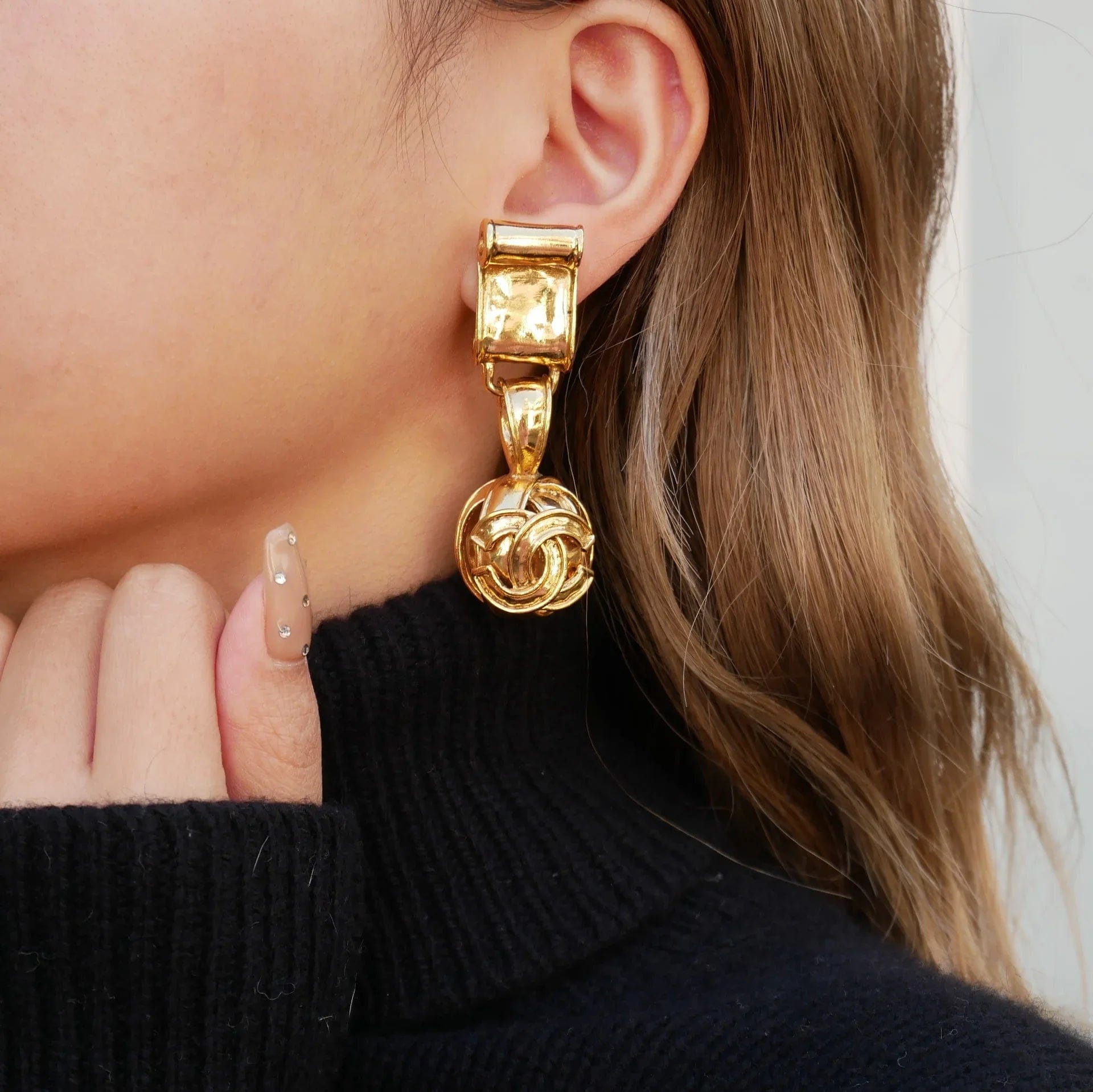Chanel 1994 Dangling Clip - On Earrings Gold