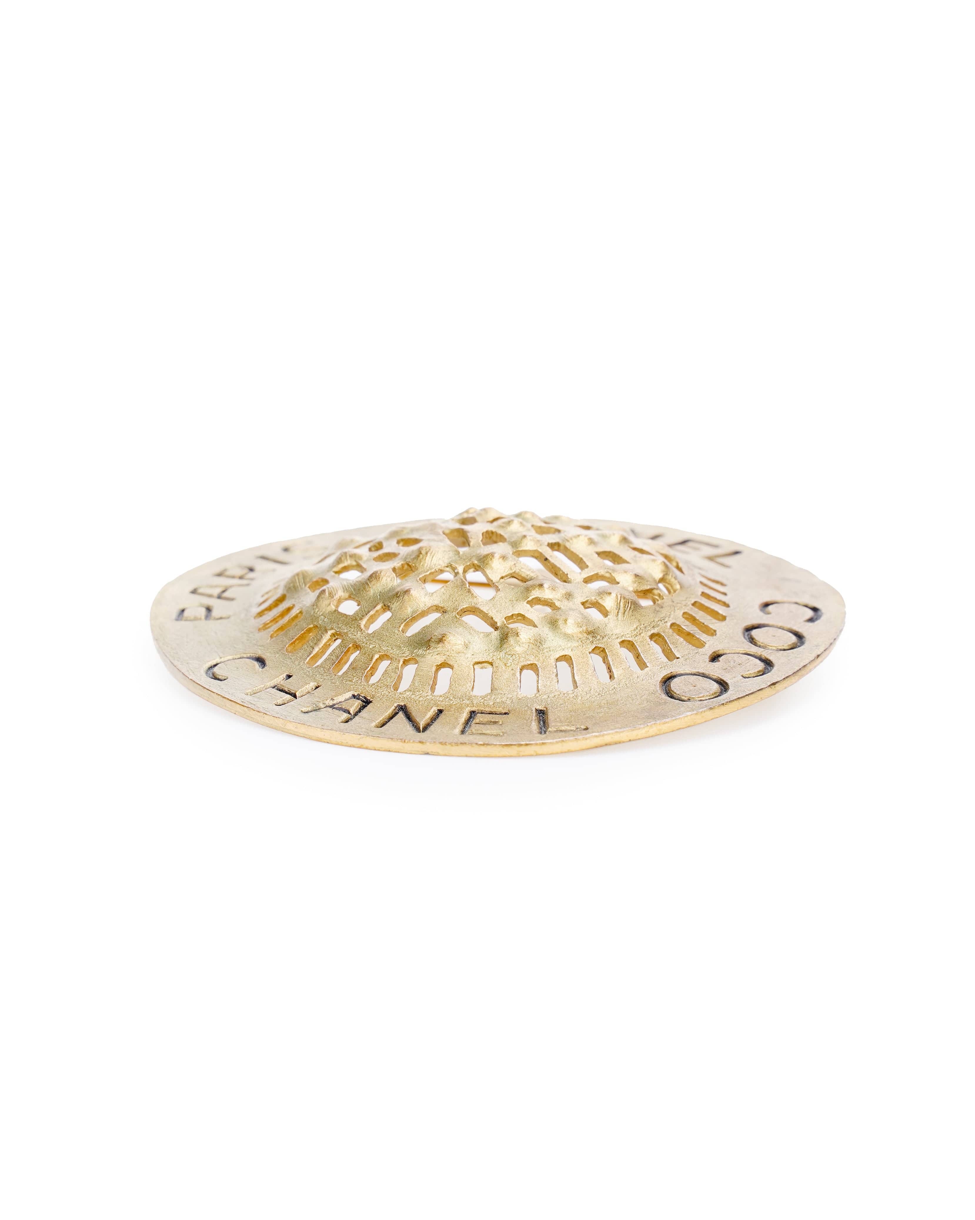 Chanel LOGO BROOCH OP7438