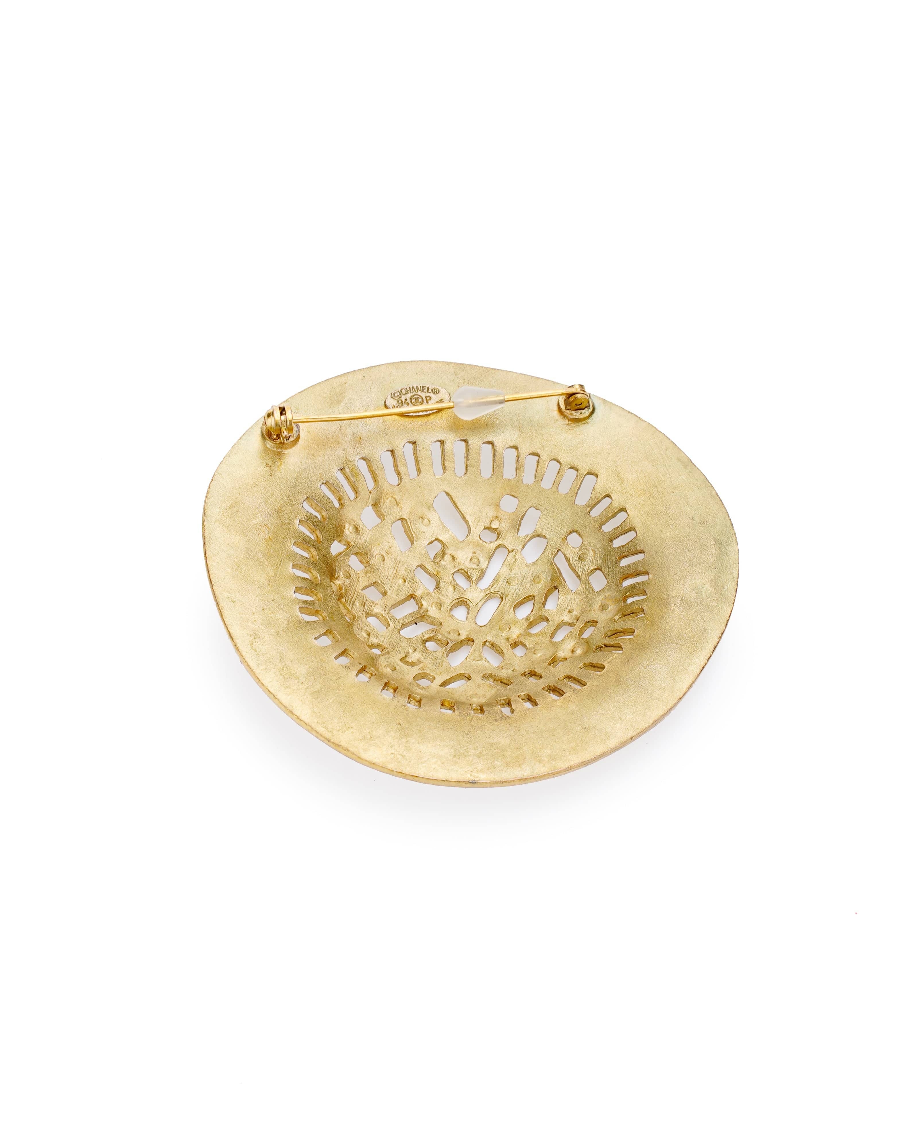 Chanel LOGO BROOCH OP7438