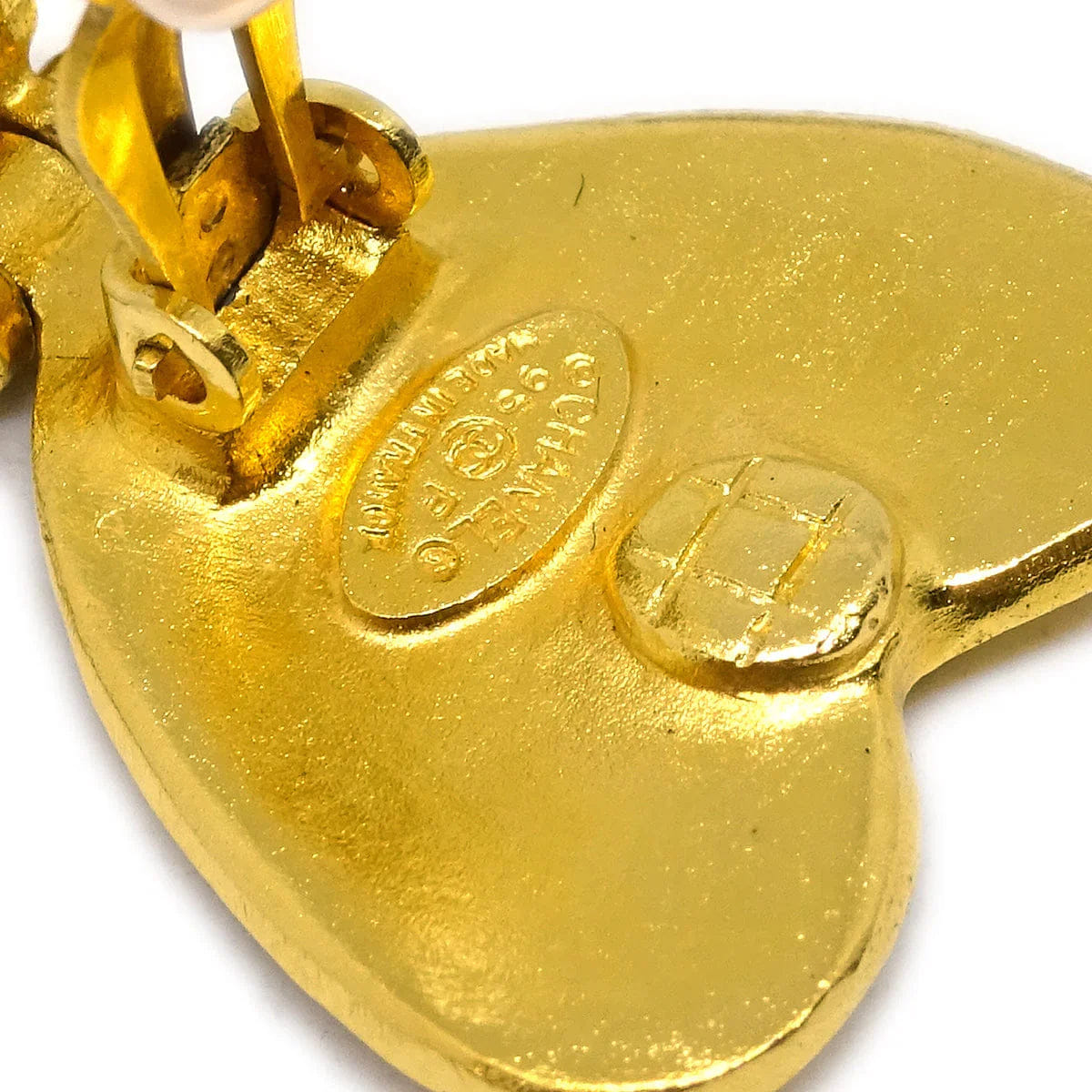 Chanel Heart Dangle Earrings Gold Clip - On 95P