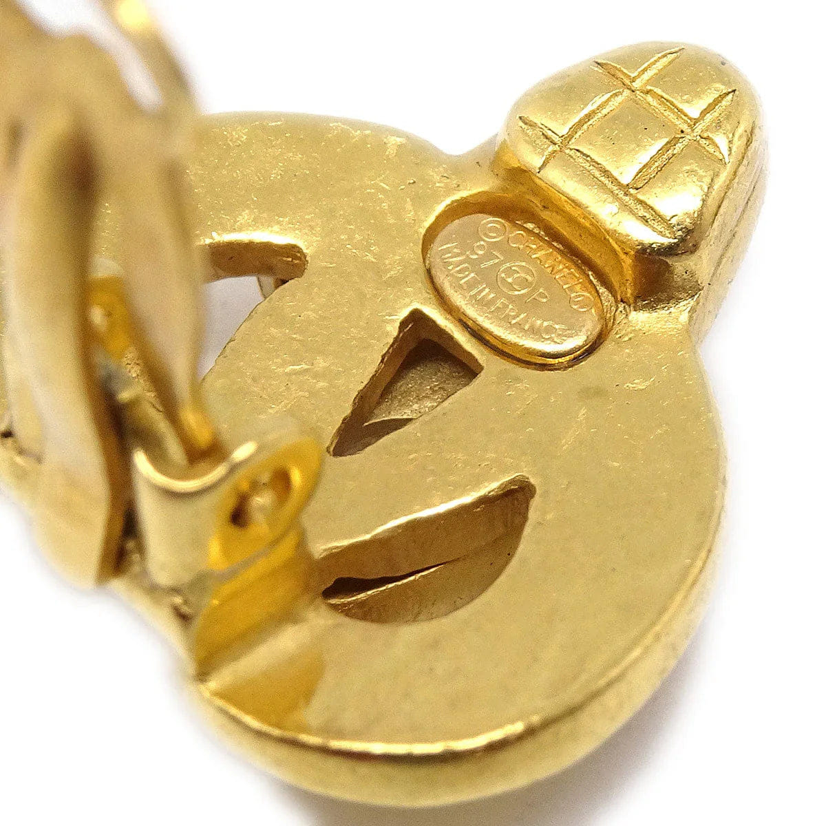 Chanel 1997 Heart Earrings Gold Clip - On Medium 97P