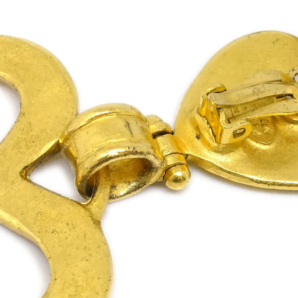 Chanel Heart Dangle Hoop Earrings Gold Clip - On 95P