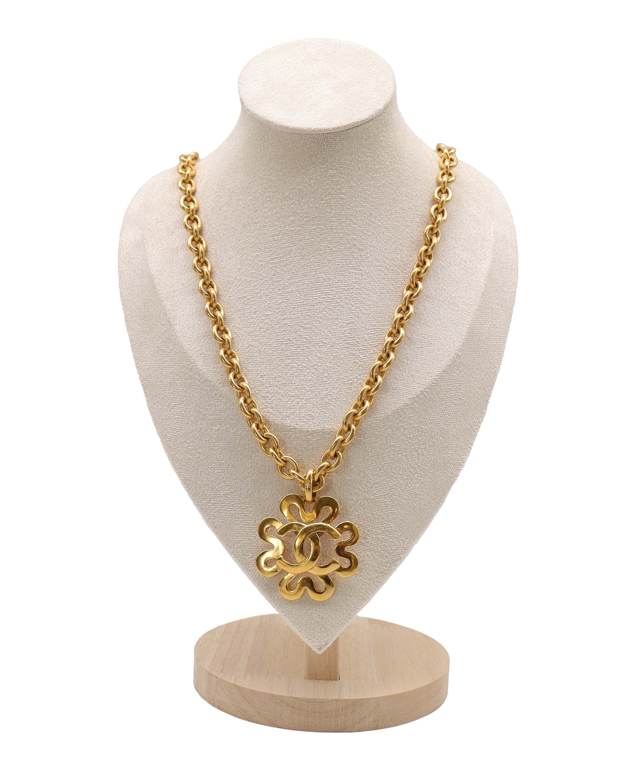 Chanel 24k Gold 1995 Floral CC Pendant Belt / Necklace AGC2881