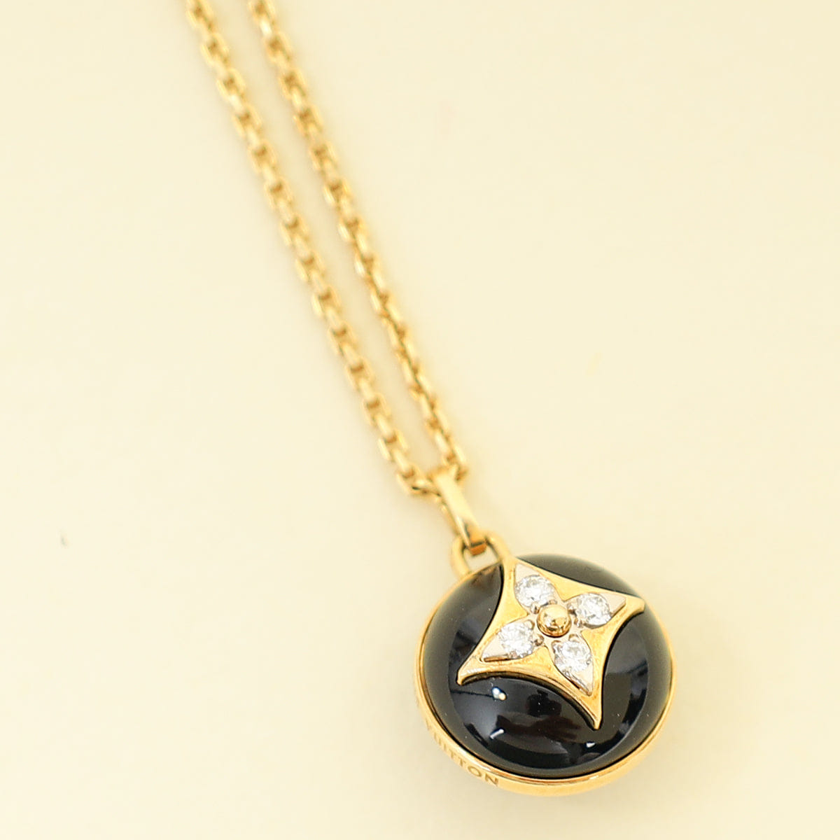 Louis Vuitton 18K Yellow Gold Blossom Medallion Pendant Onyx Diamond Necklace