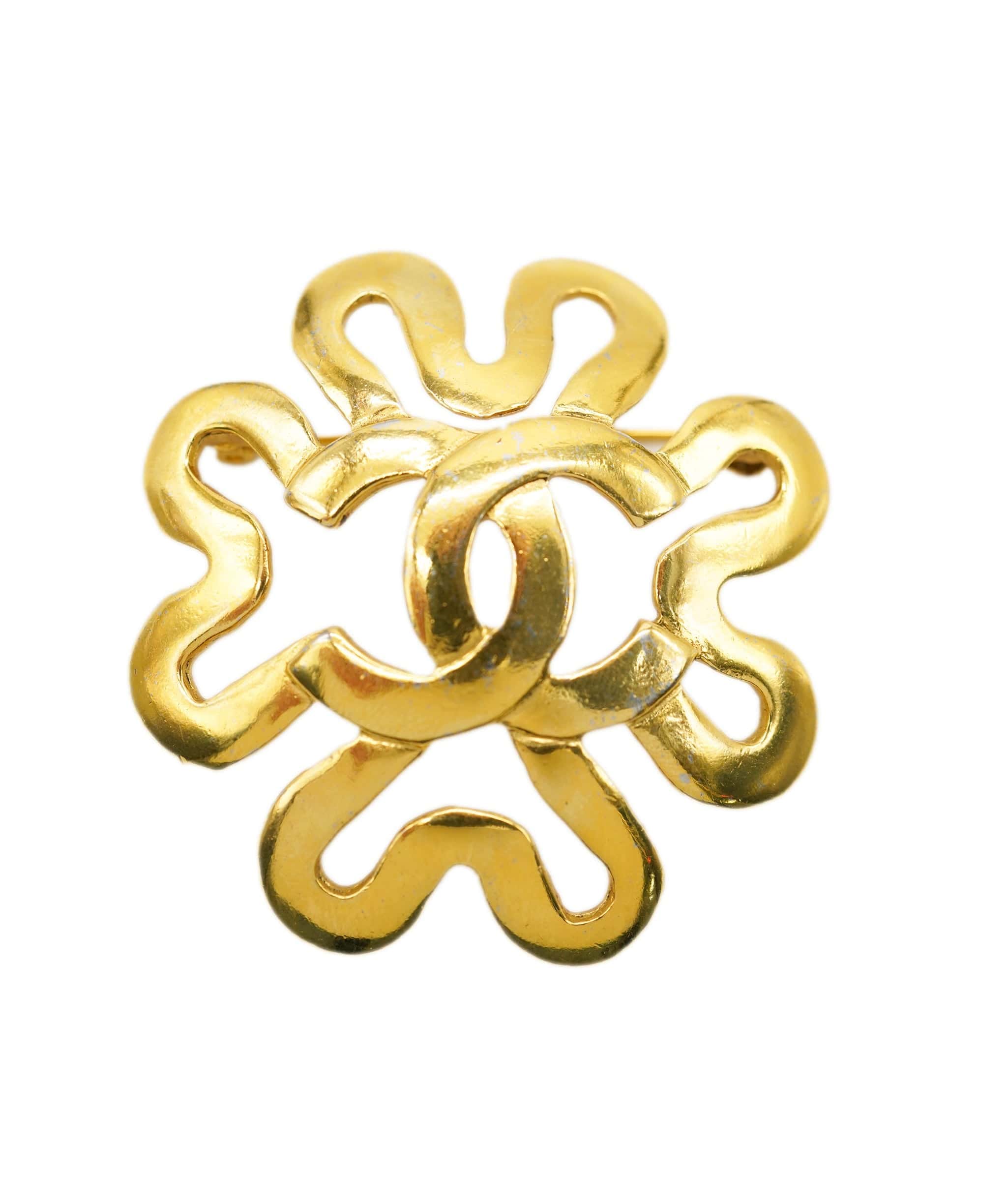 Chanel 95p vintage gold brooch AJL0186