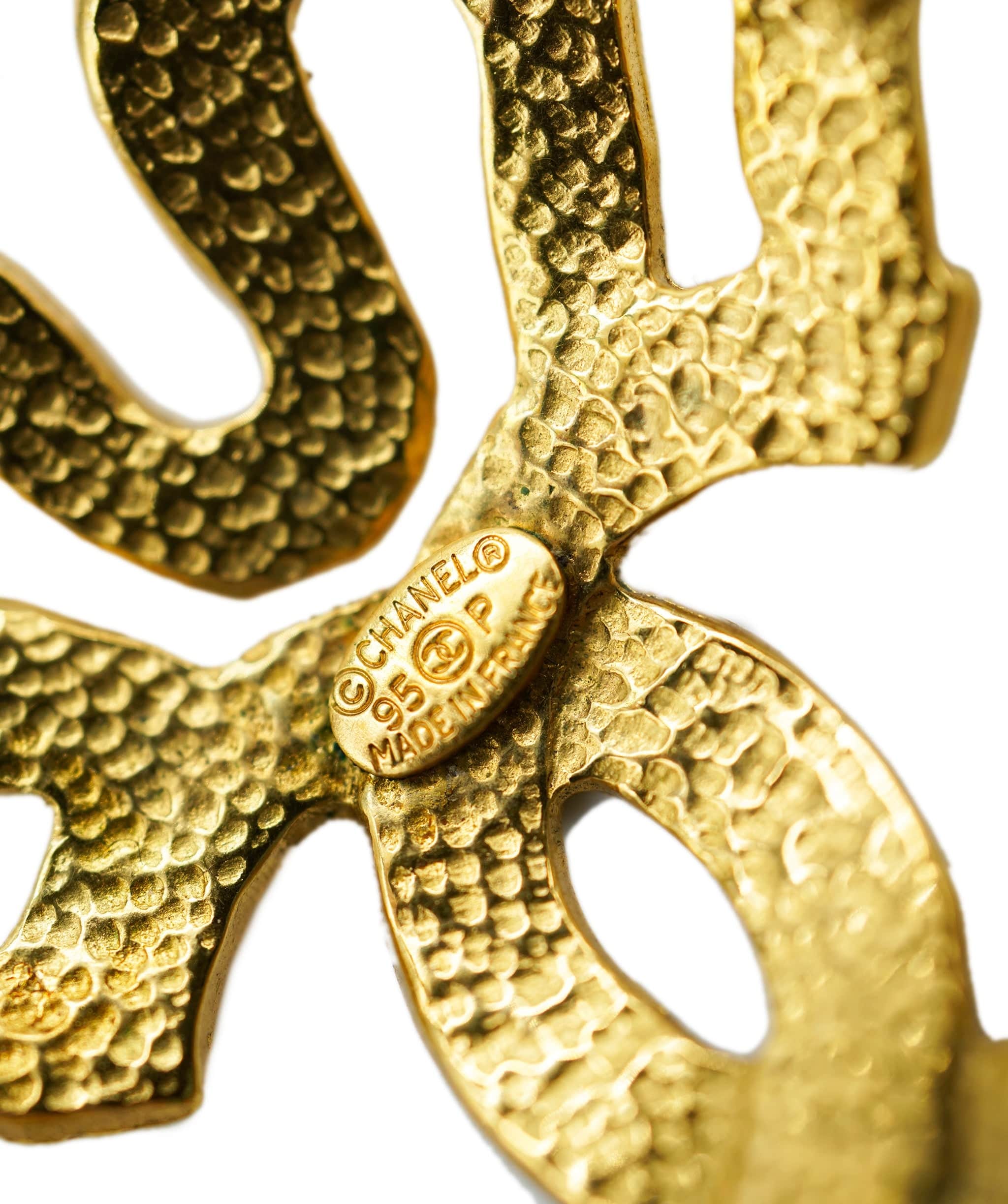 Chanel 95p vintage gold brooch AJL0186