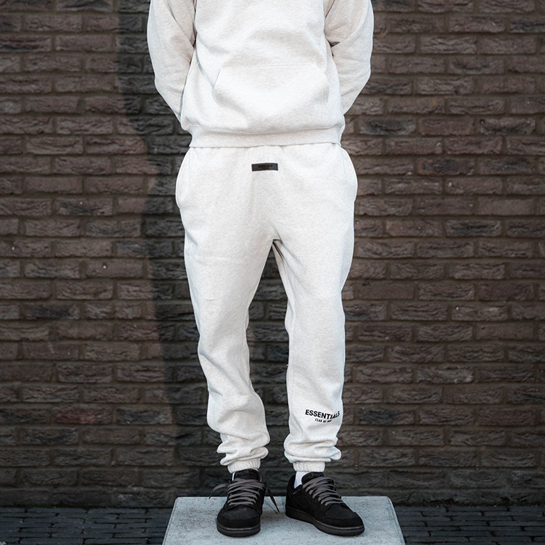 Fear of God Essentials Sweatpants Light Oatmeal (SS22)