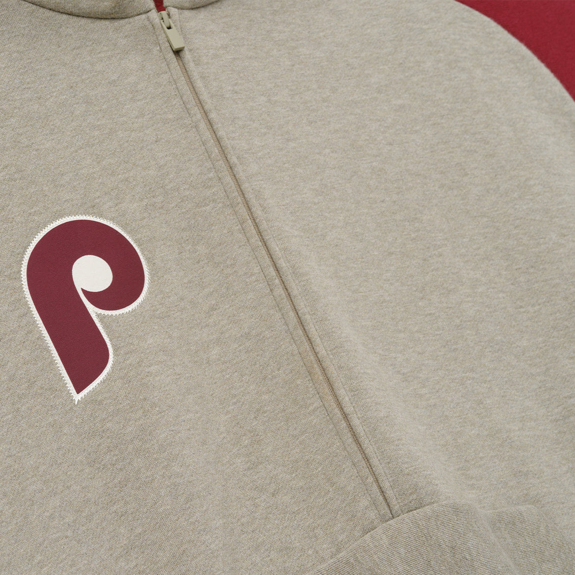 Fear of God Essentials PHILLIES RAGLAN HALF ZIP SPORT HOODIE - SEAL HEATHER / CABERNET