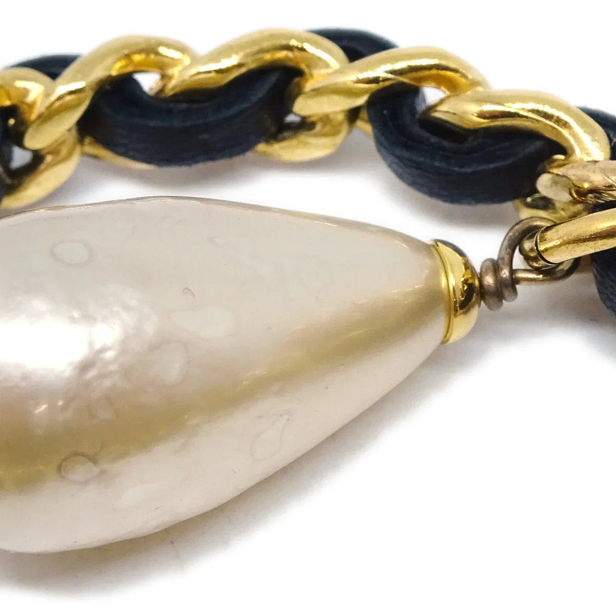 Chanel Dangle Hoop Earrings Gold Artificial Pearl Clip - On 27