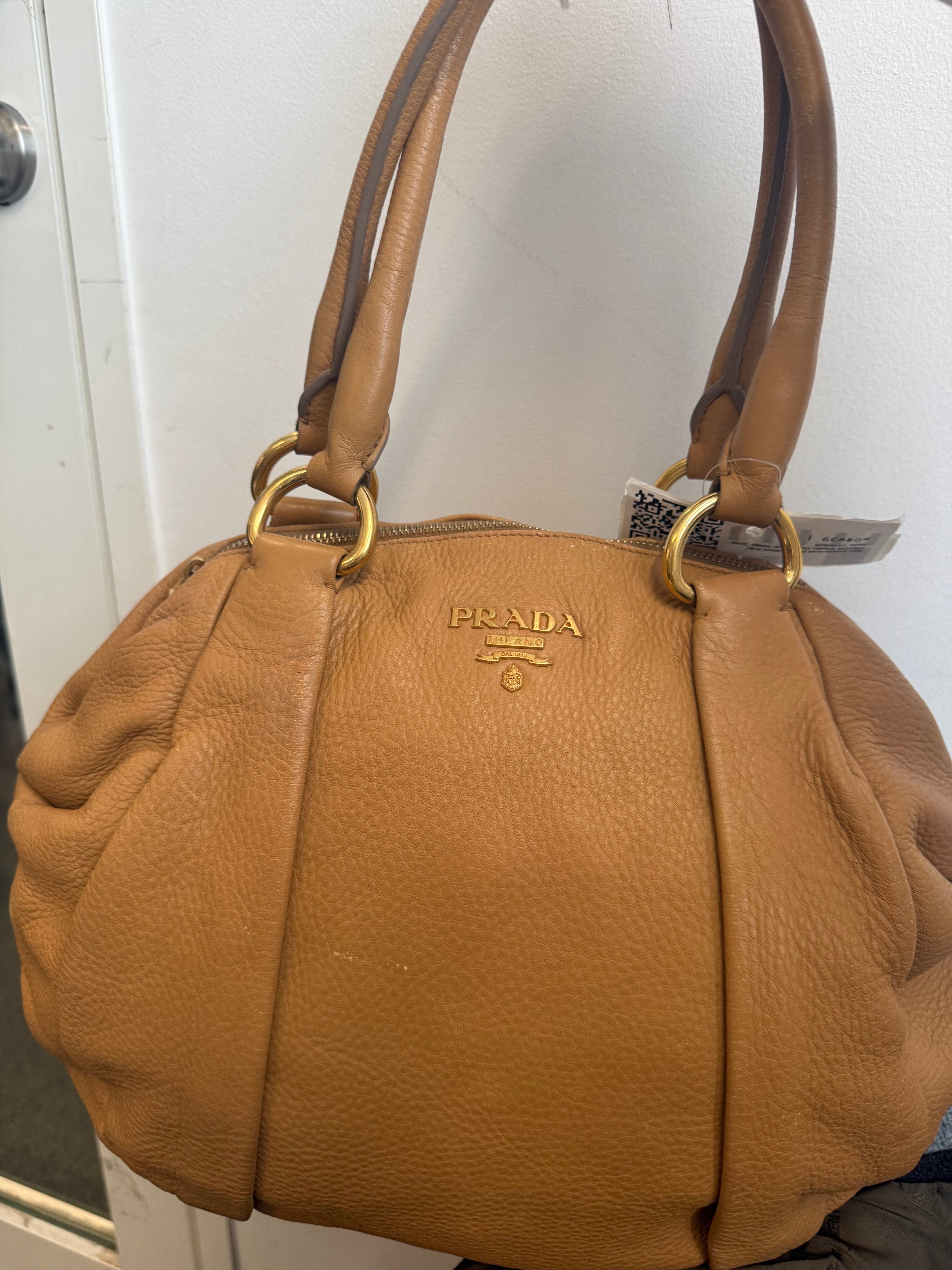 Prada Sac fourre - tout bandoulière logo PRADA Vitello Daino cuir beige GHW Italie 31YH629 - s04v39 - AKC0681