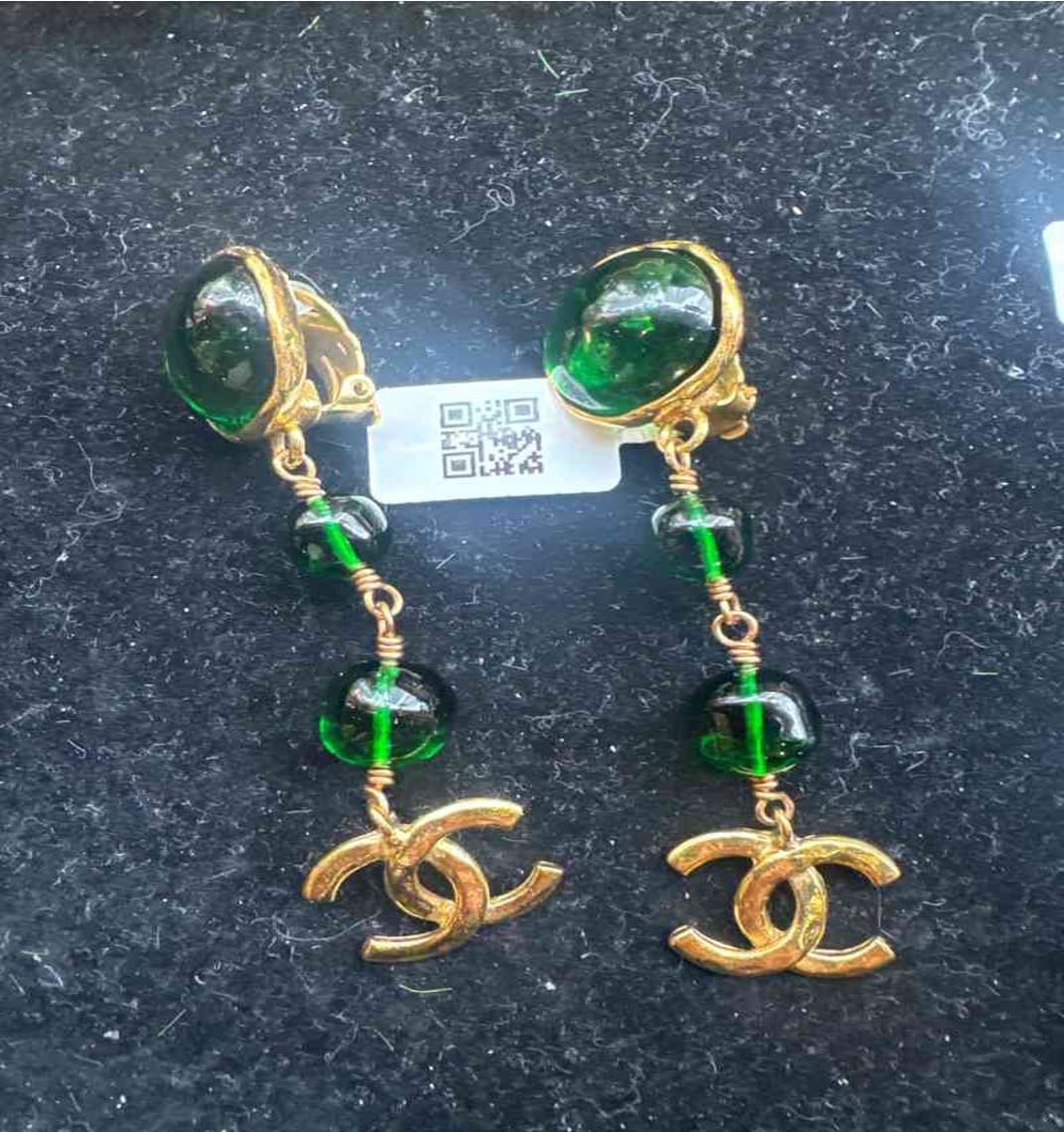 CHANEL 1994 Green Glass Shoulder Clip - on Earring HZ506029