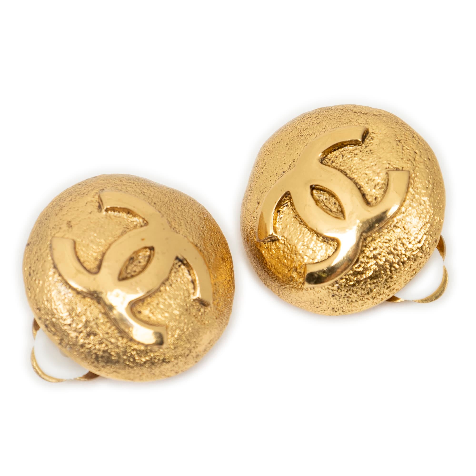 Chanel Gold Stainless Steel without Nickel CC Round Clip On Earrings ABC5793
