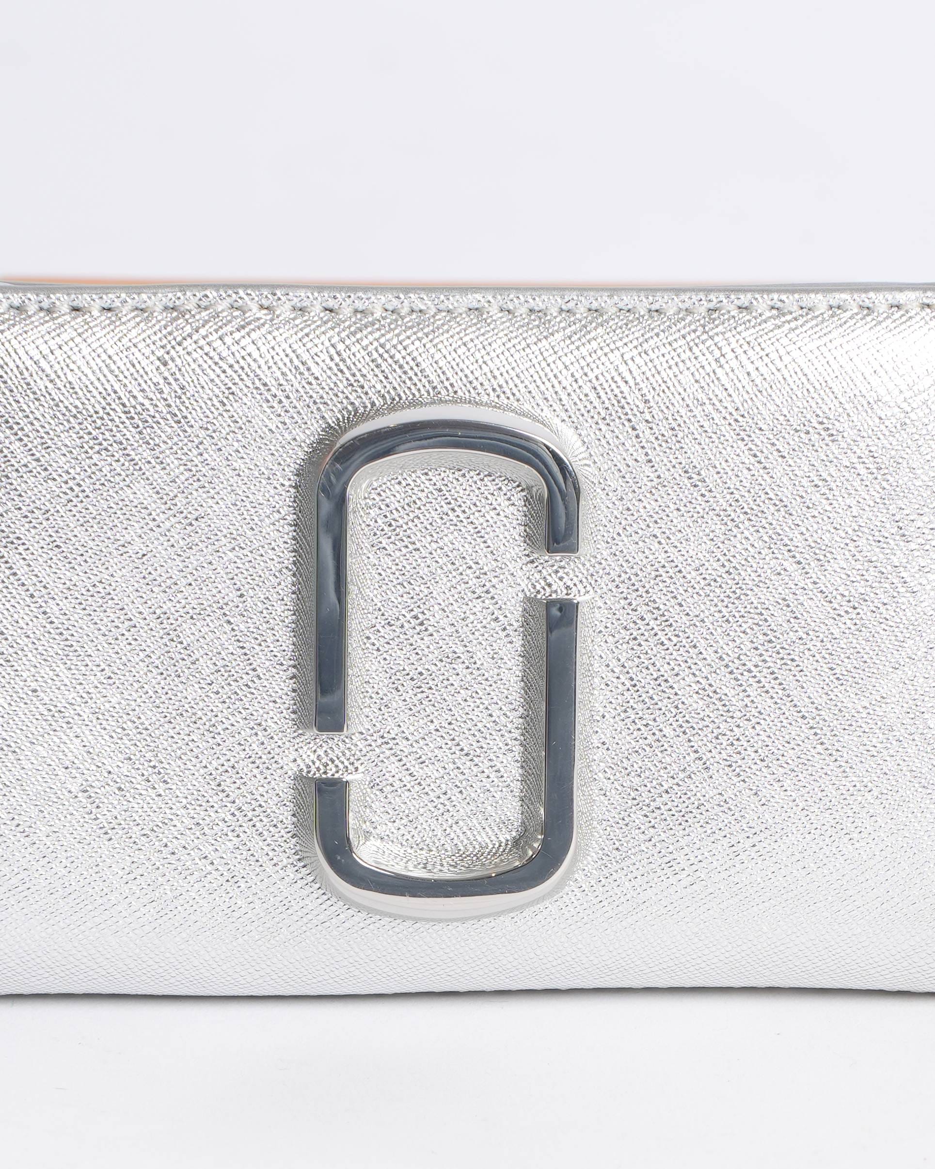 Marc Jacobs New Marc Jacobs Silver Leather Compact Wallet Wristlet