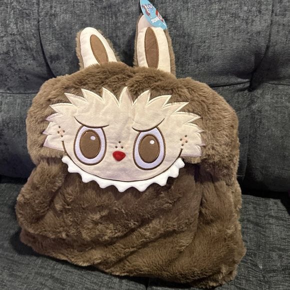 POP MART POP LAND Exclusive Limited Edition Labubu Hooded Blanket
