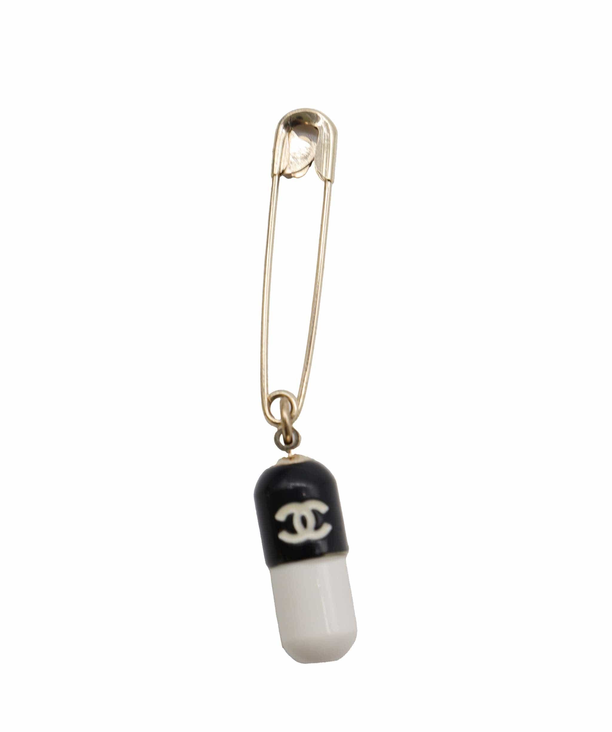 chanel 80's pill pin DXBS2604