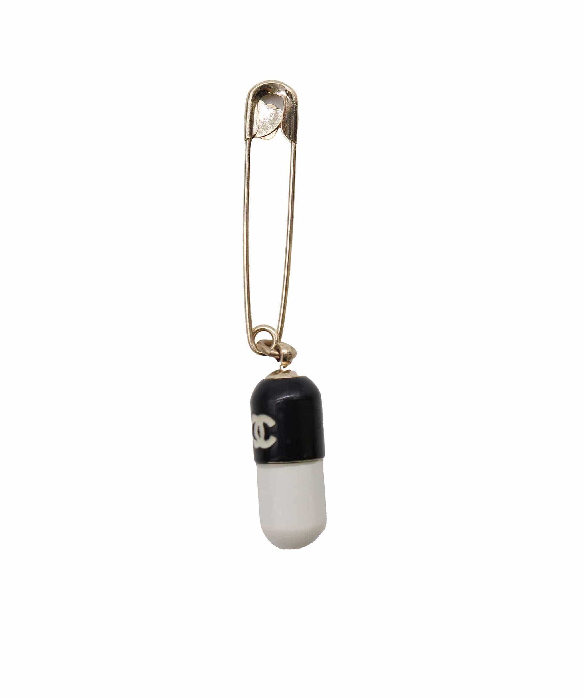 chanel 80's pill pin DXBS2604