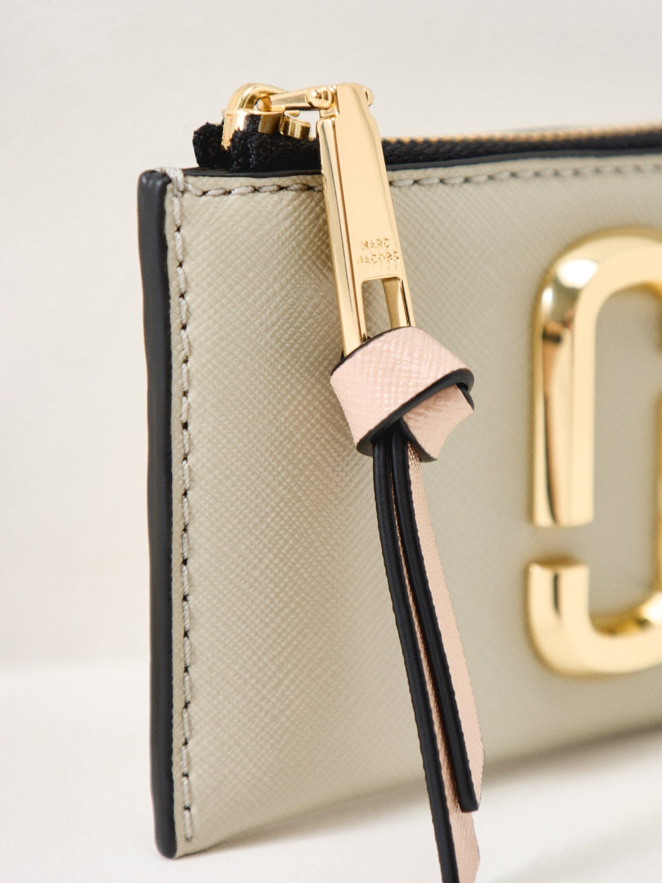 Marc Jacobs The Top Zip Multi Wallet Dust Multi Beige