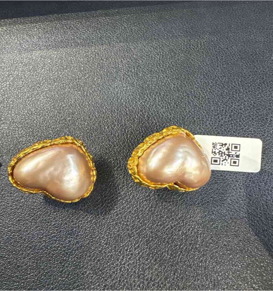 CHANEL Pearl Heart Ear Clips HZ510047
