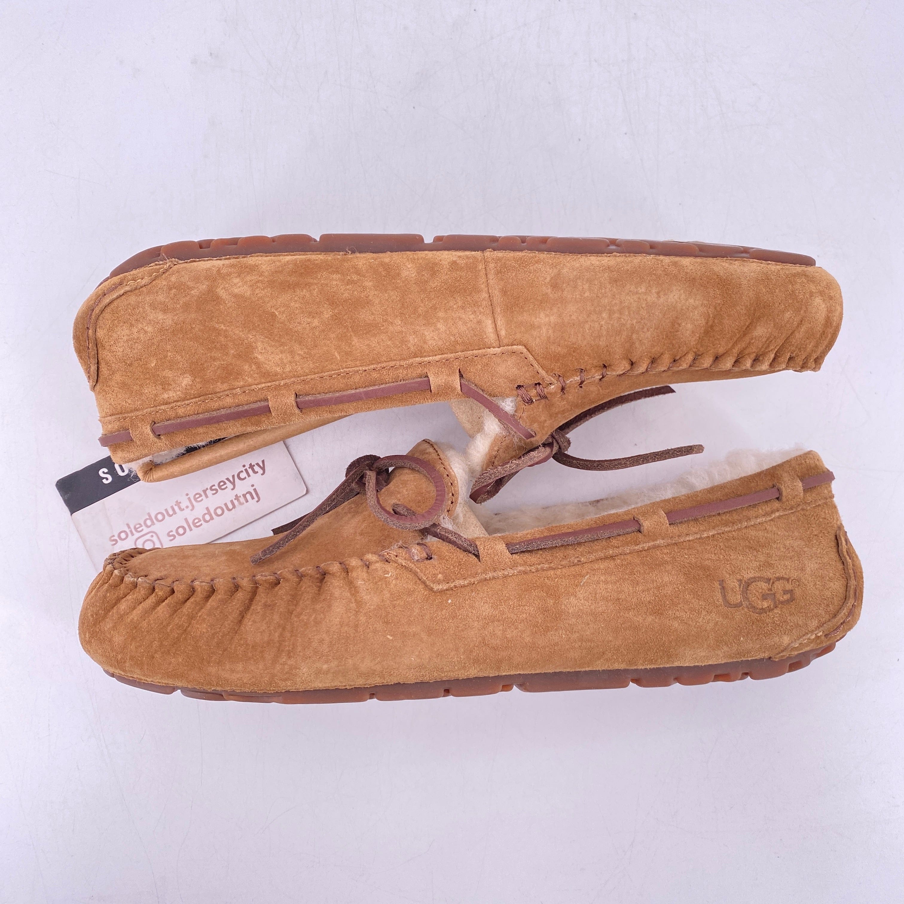 UGG (W) Dakota Chestnut New Size 9W