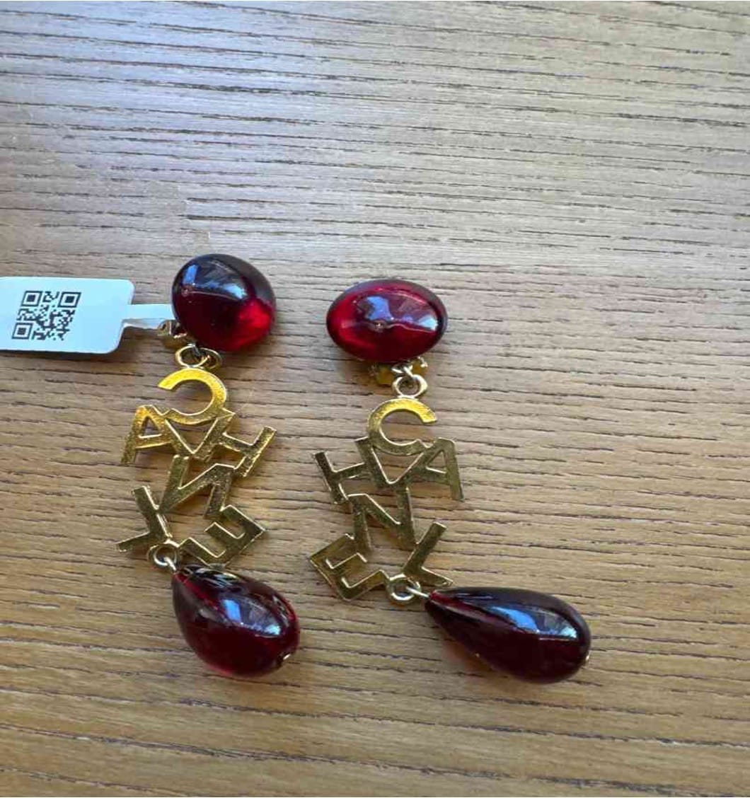 CHANEL logo red glass clip - on earrings LE503005