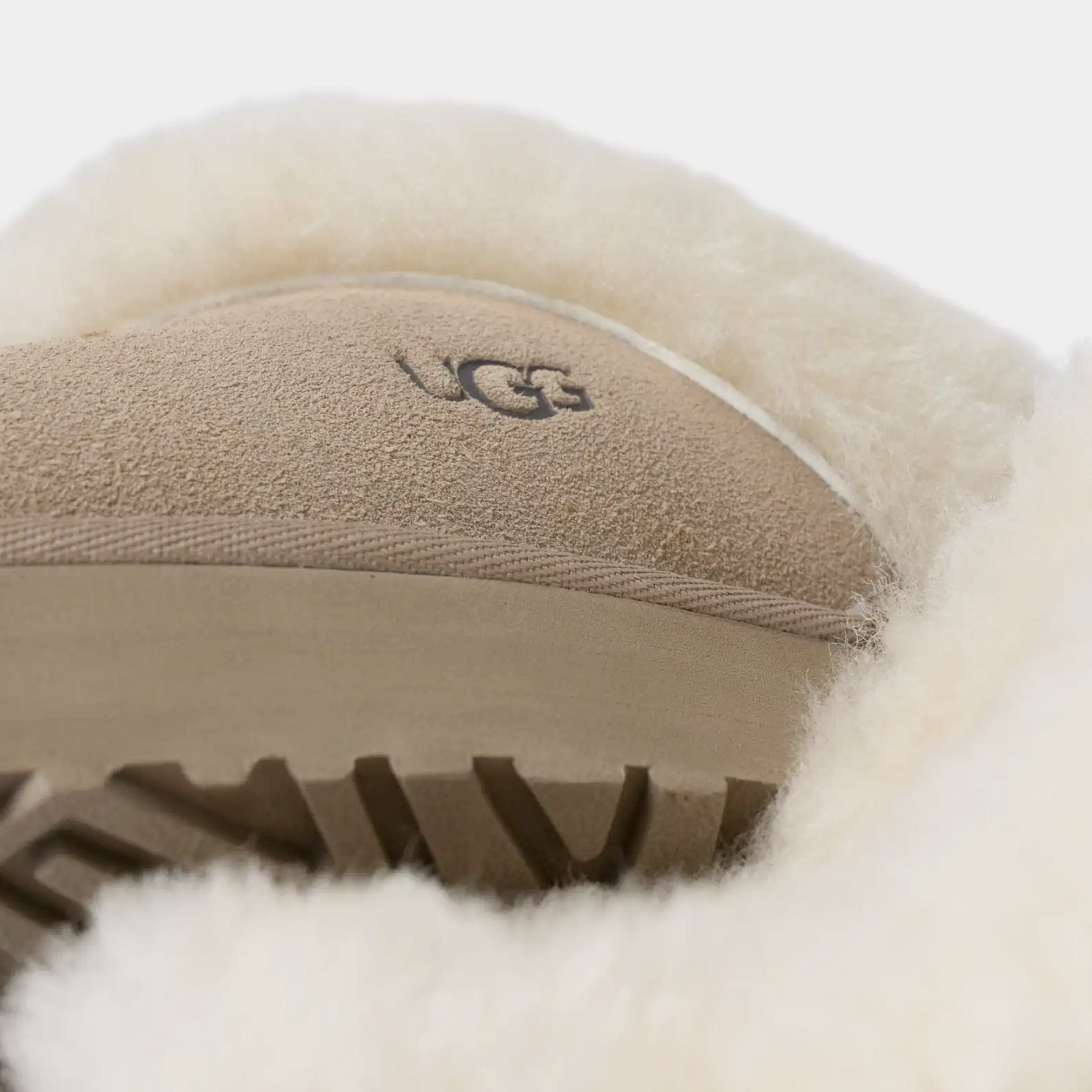 UGG Disquette Slipper Womens Sandals (Sand)