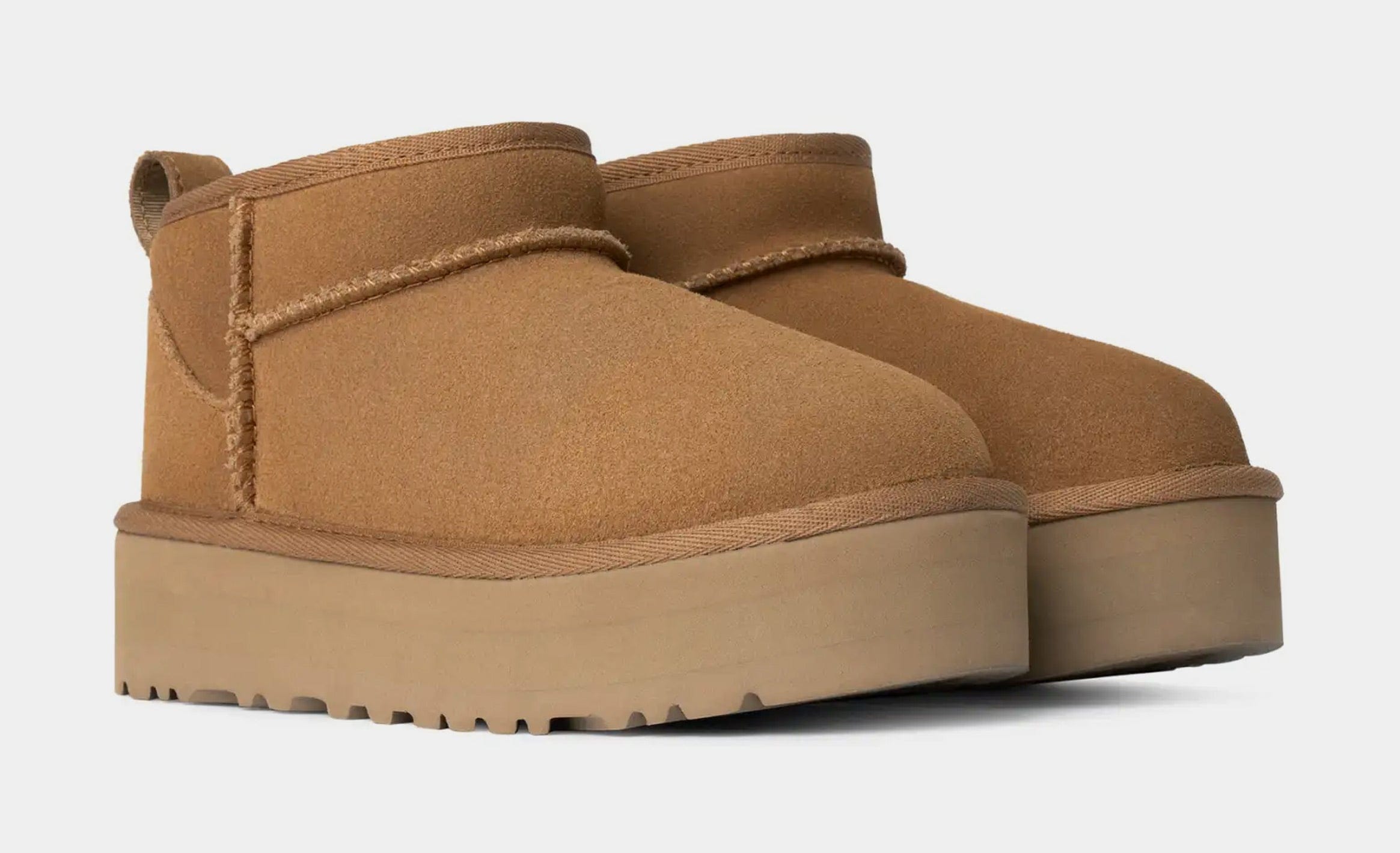 UGG Classic Ultra Mini Platform Grade School Boots (Chestnut)