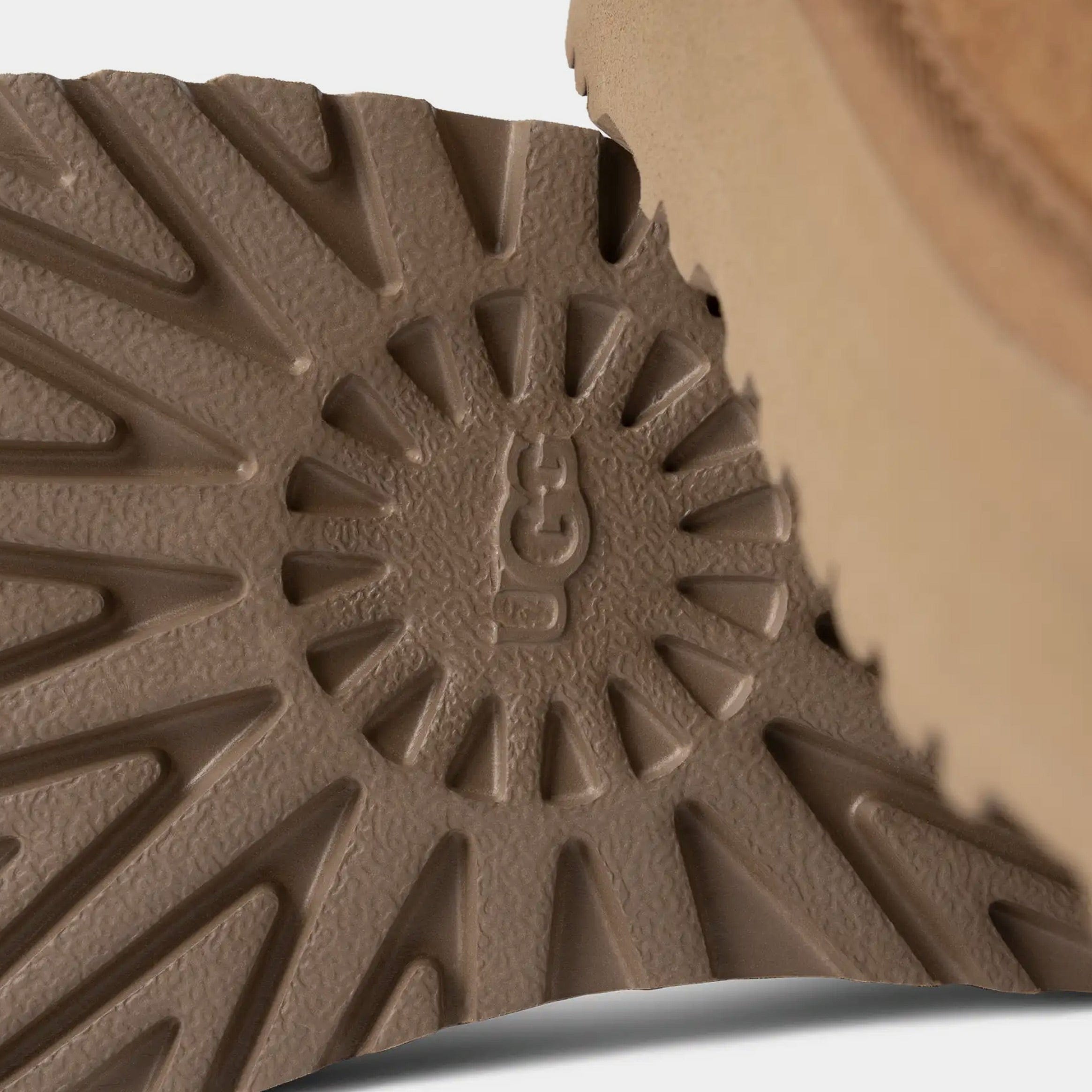 UGG Classic Ultra Mini Platform Grade School Boots (Chestnut)