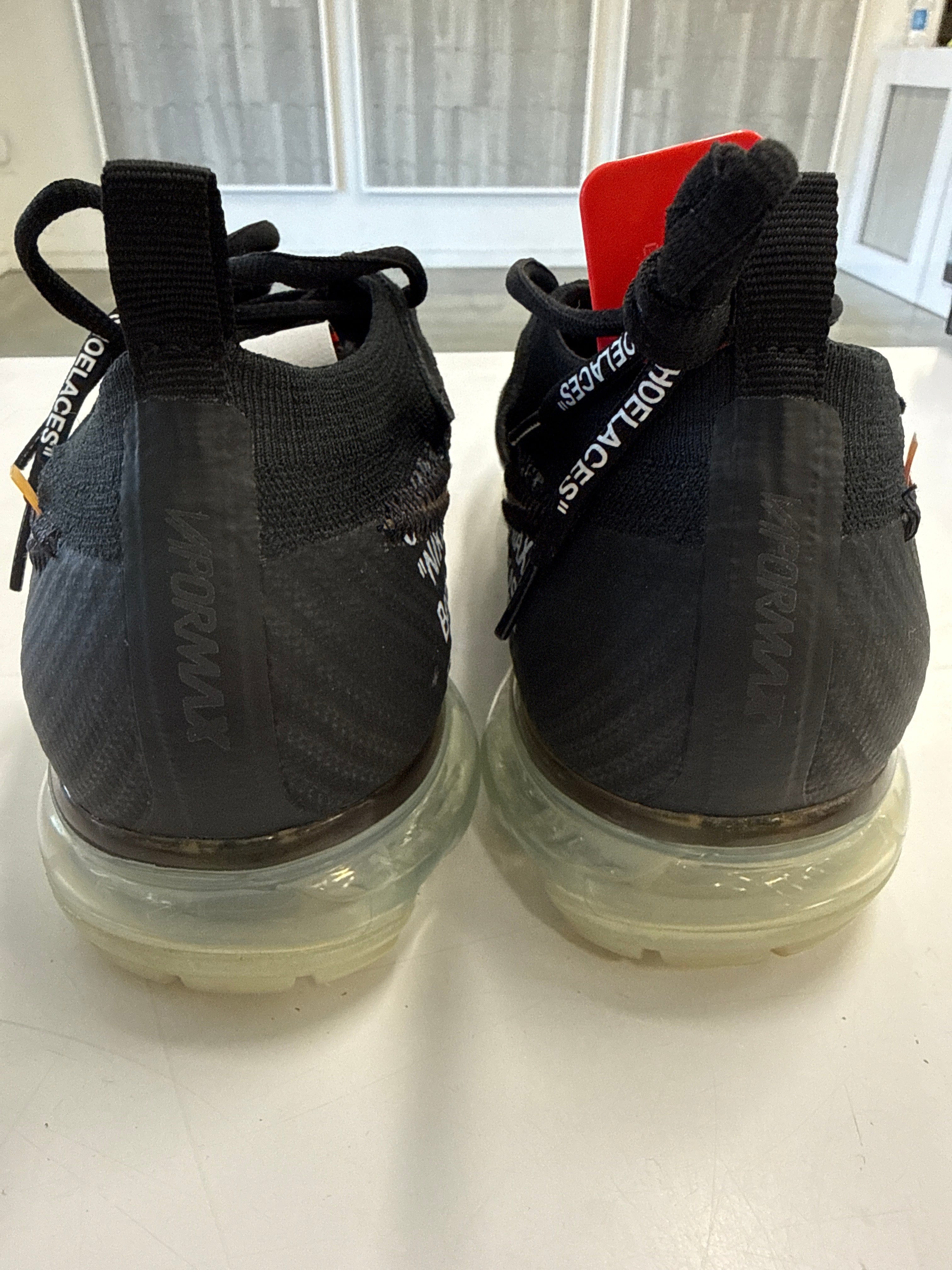 OFF WHITE AIR VAPORMAX BLACK 2018 - SIZE 9.5 (WORN)