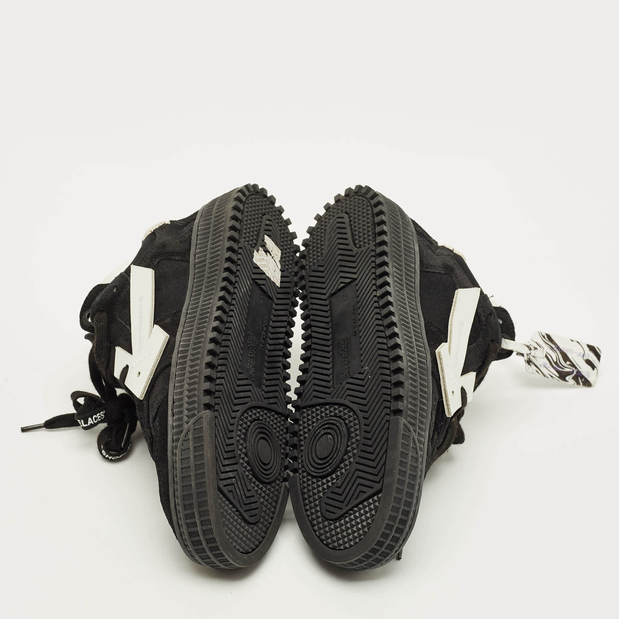 Off - White Floating Arrow