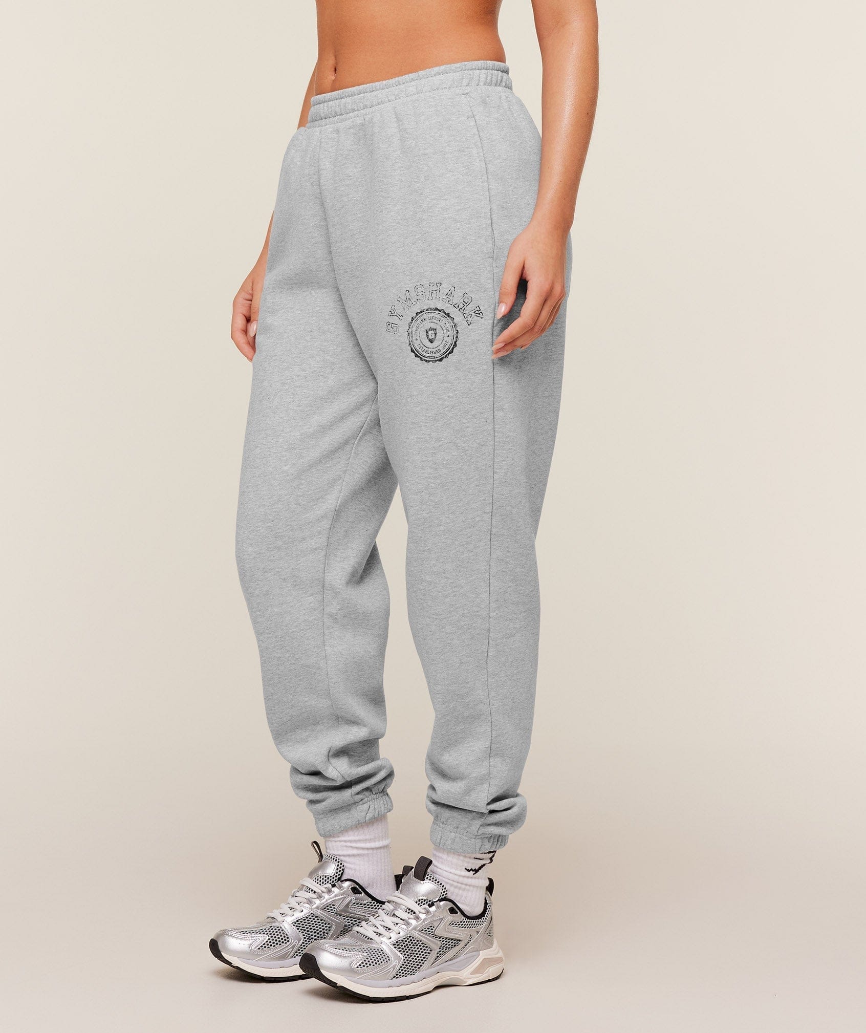 Gymshark Women's Gymshark Worn Crest Graphic Jogger Light Grey Core Marl