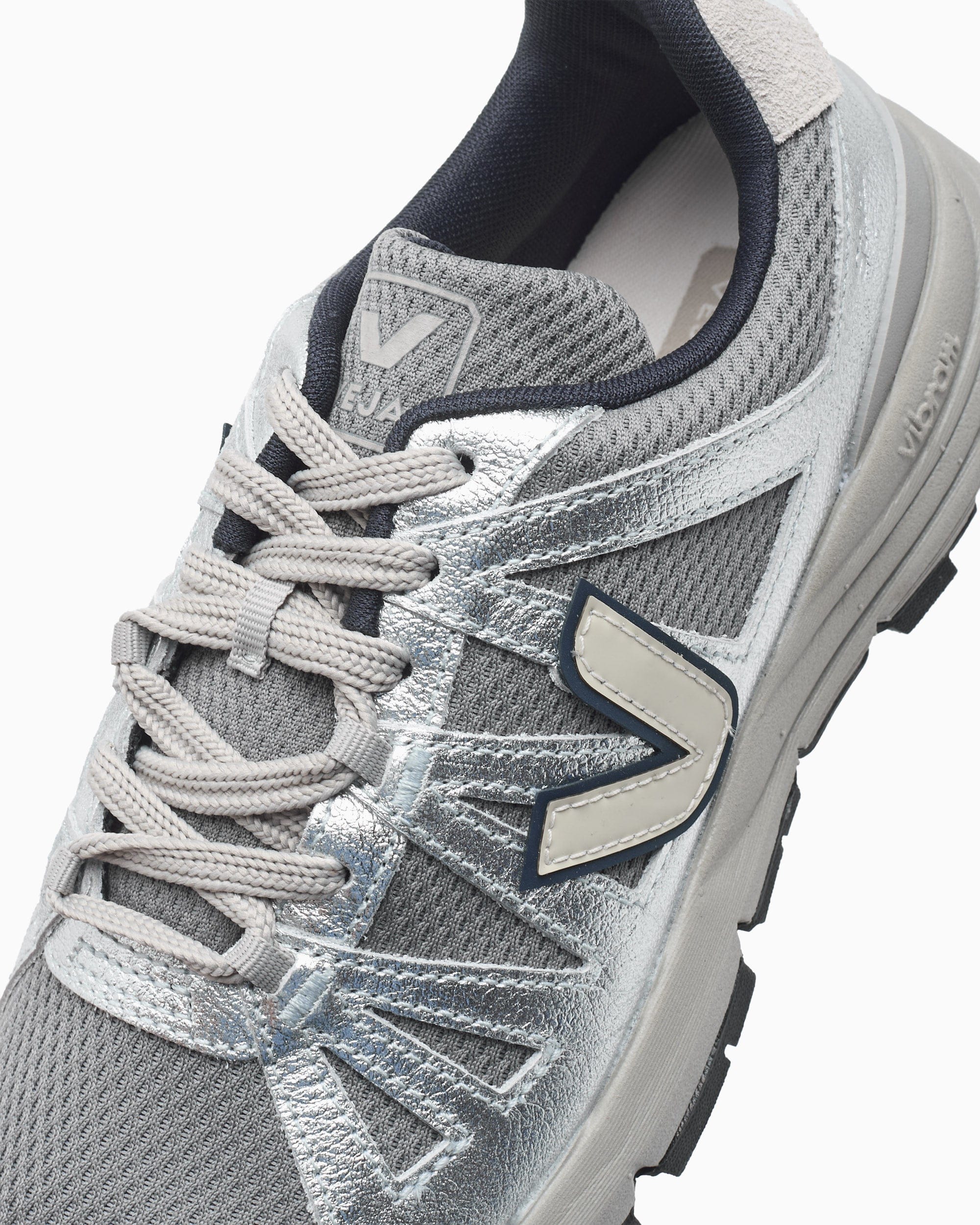 Veja Salar Vibram