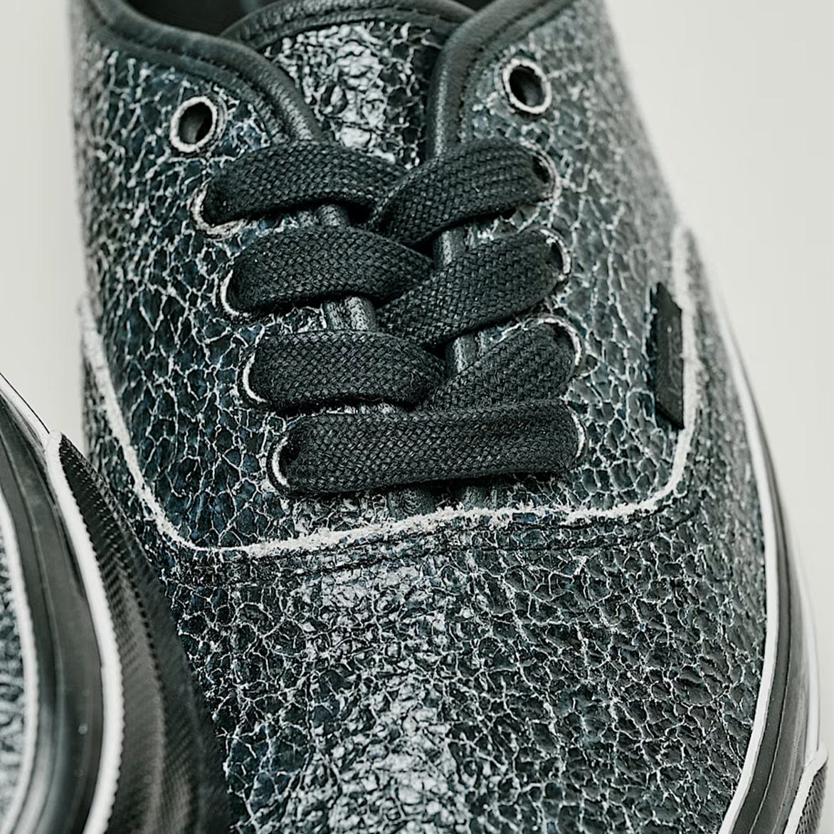 Vans LX AUTHENTIC 44 OVERPAINT - BLACK